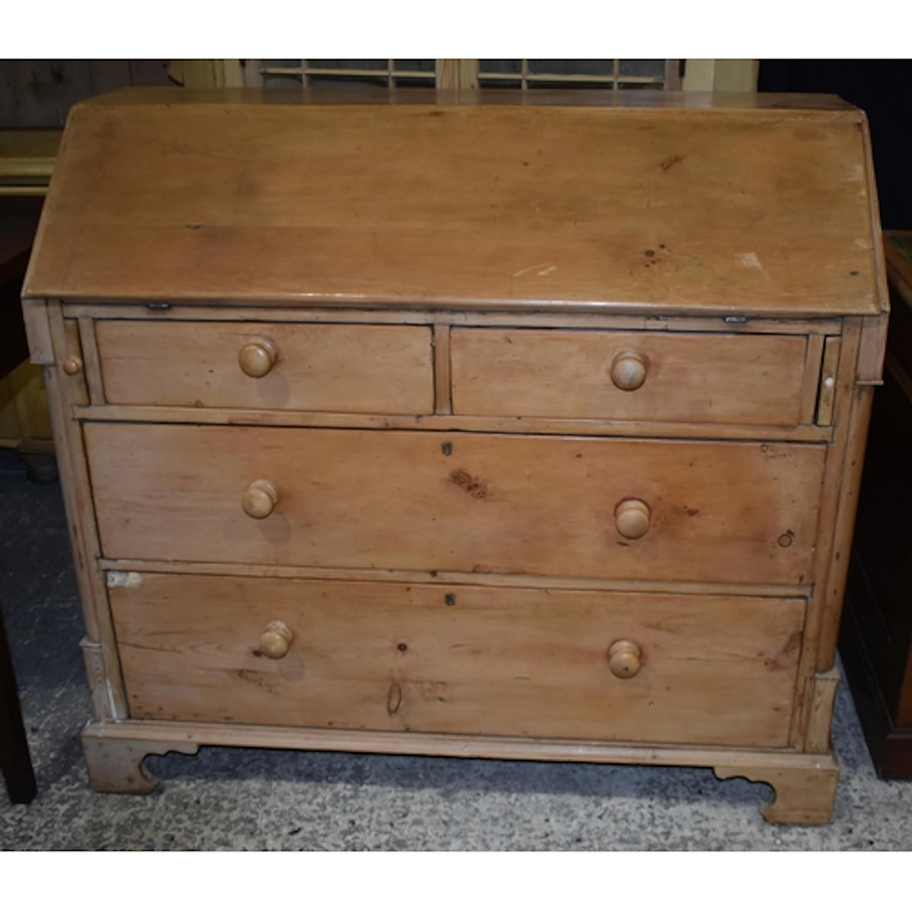 A large vintage Pine four drawer bureau 106 x 116 x 47cm