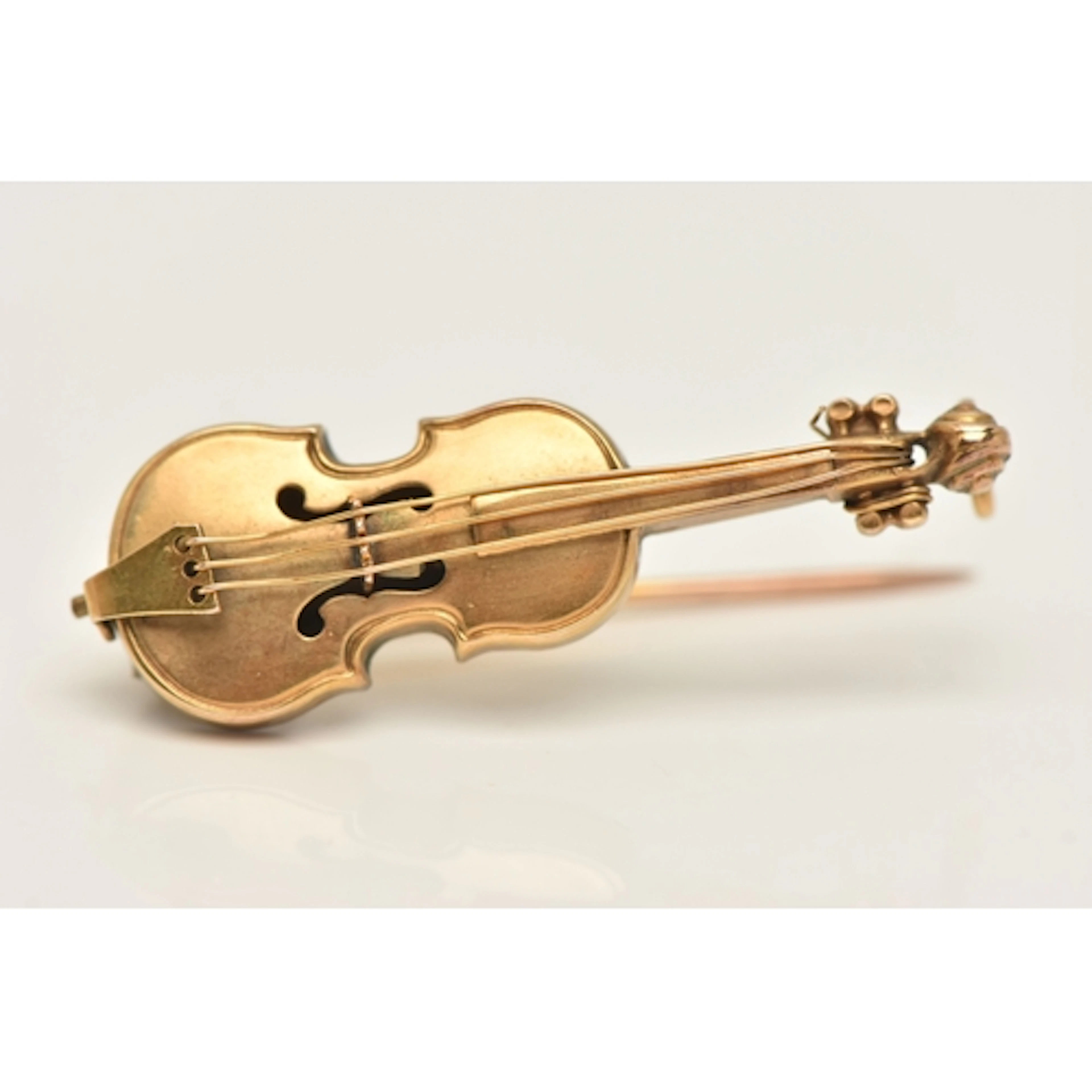 A LATE VICTORIAN 9CT GOLD VIOLIN BROOCH, hallmarked 9ct Ches...