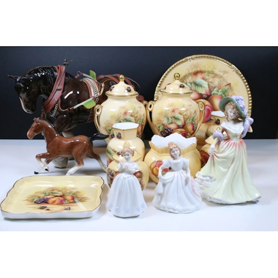 Collection of Aynsley 'Orchard Gold' pattern, to comprise a ...