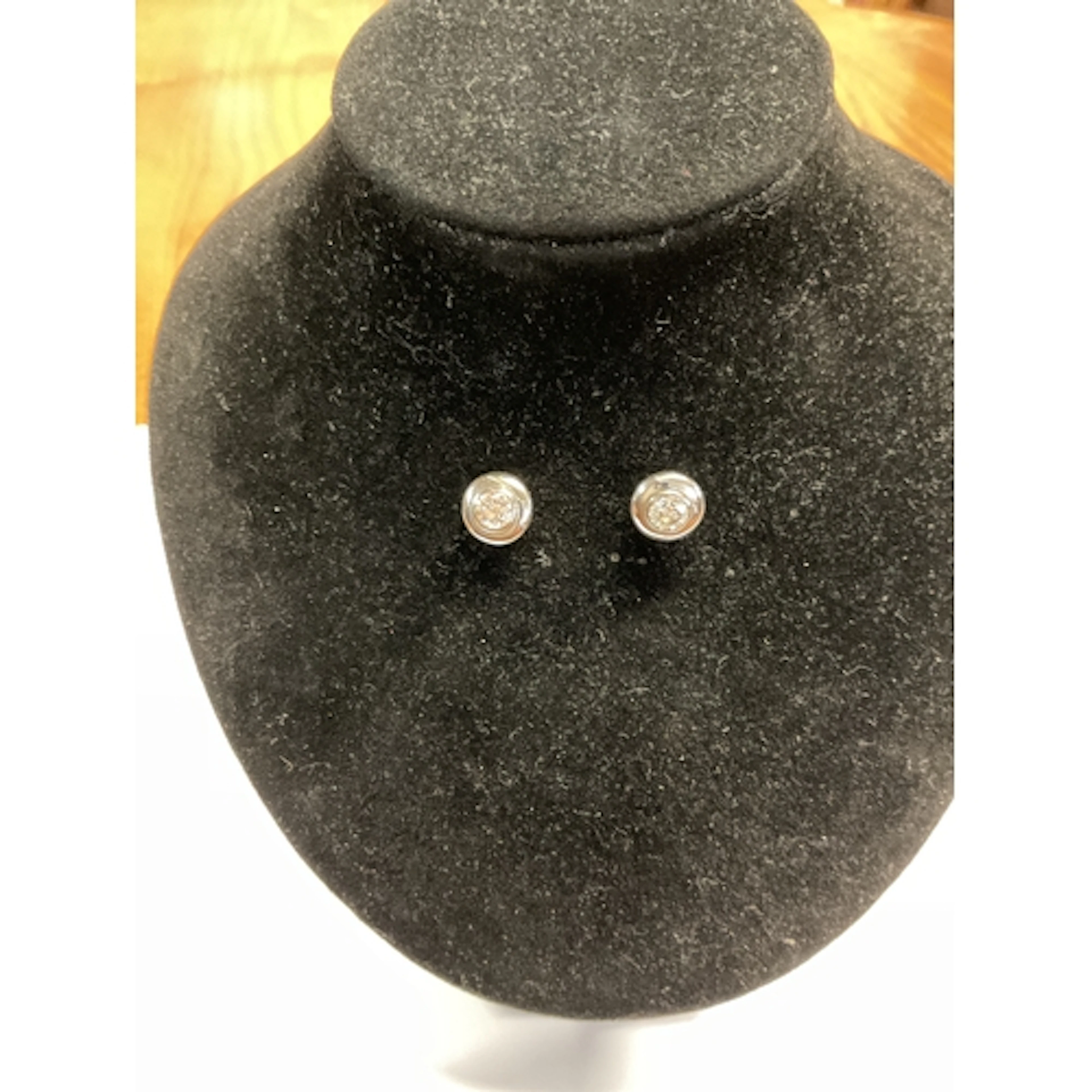 Pair of 18 ct white gold Diamond stud earrings, each set wit...
