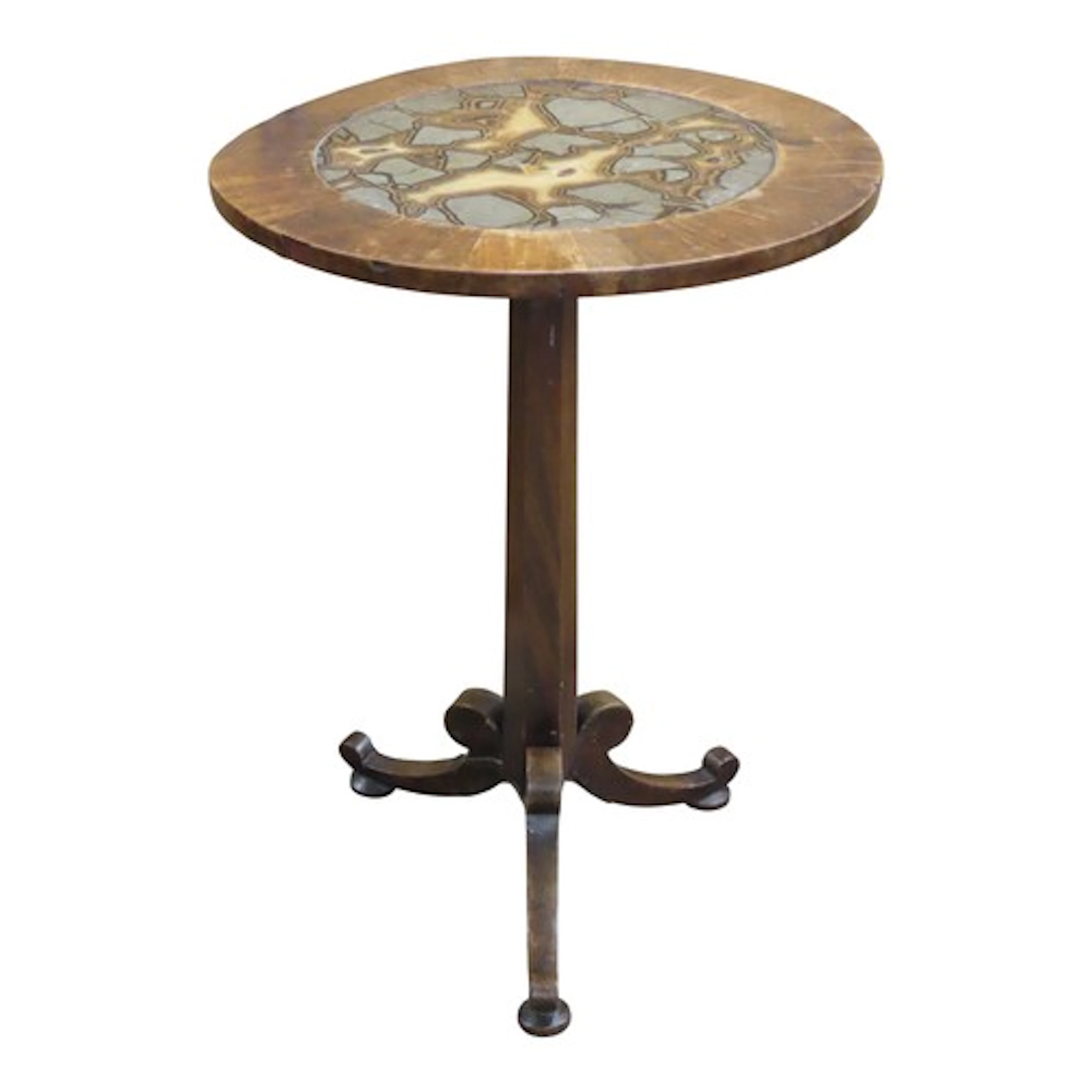 A Regency mahogany occasional table with a circular top inse...