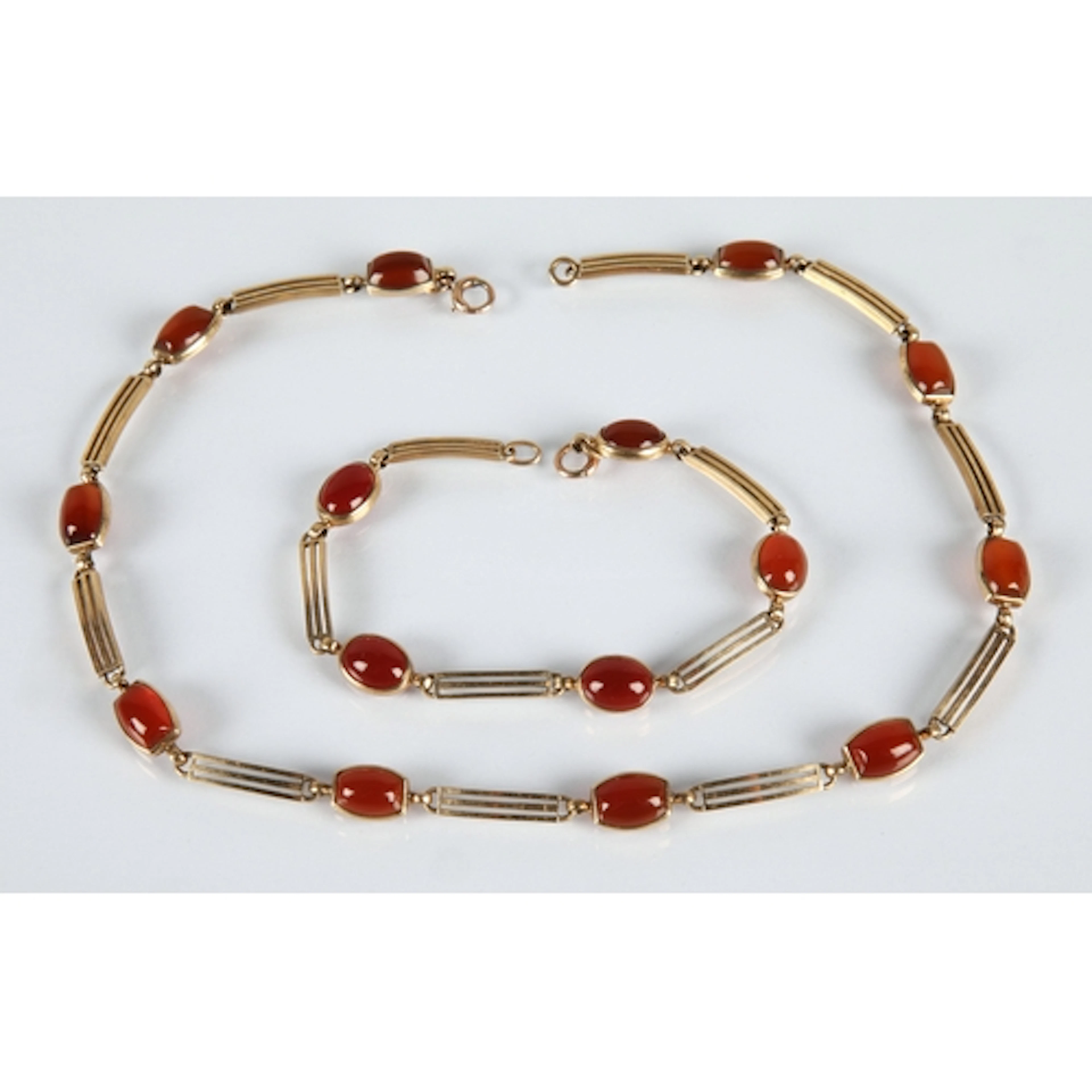 9ct gold carnelian cabochon necklace, makers marks 'D&F'...