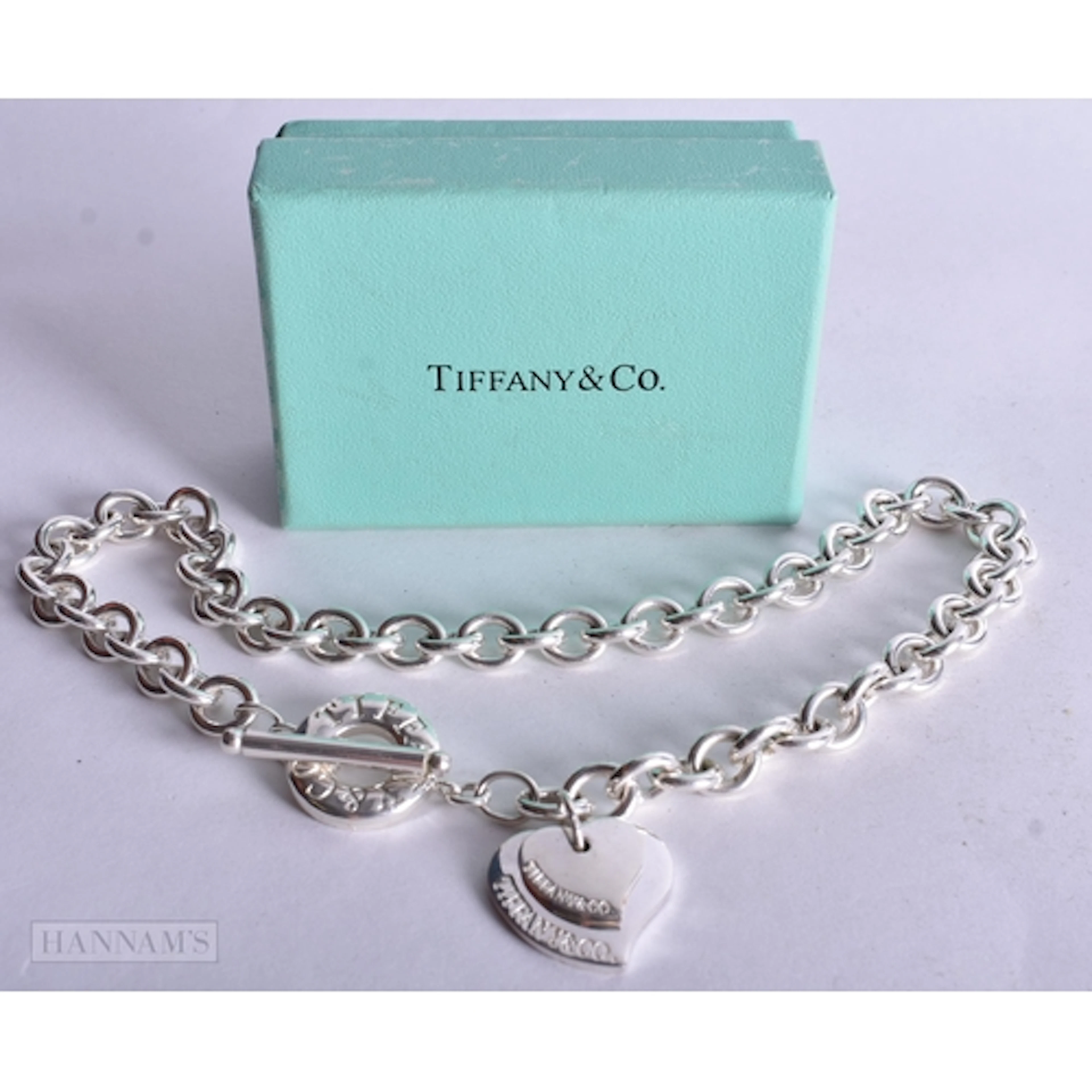 A TIFFANY & CO SILVER NECKLACE. 63.9 grams. 40 cm long.