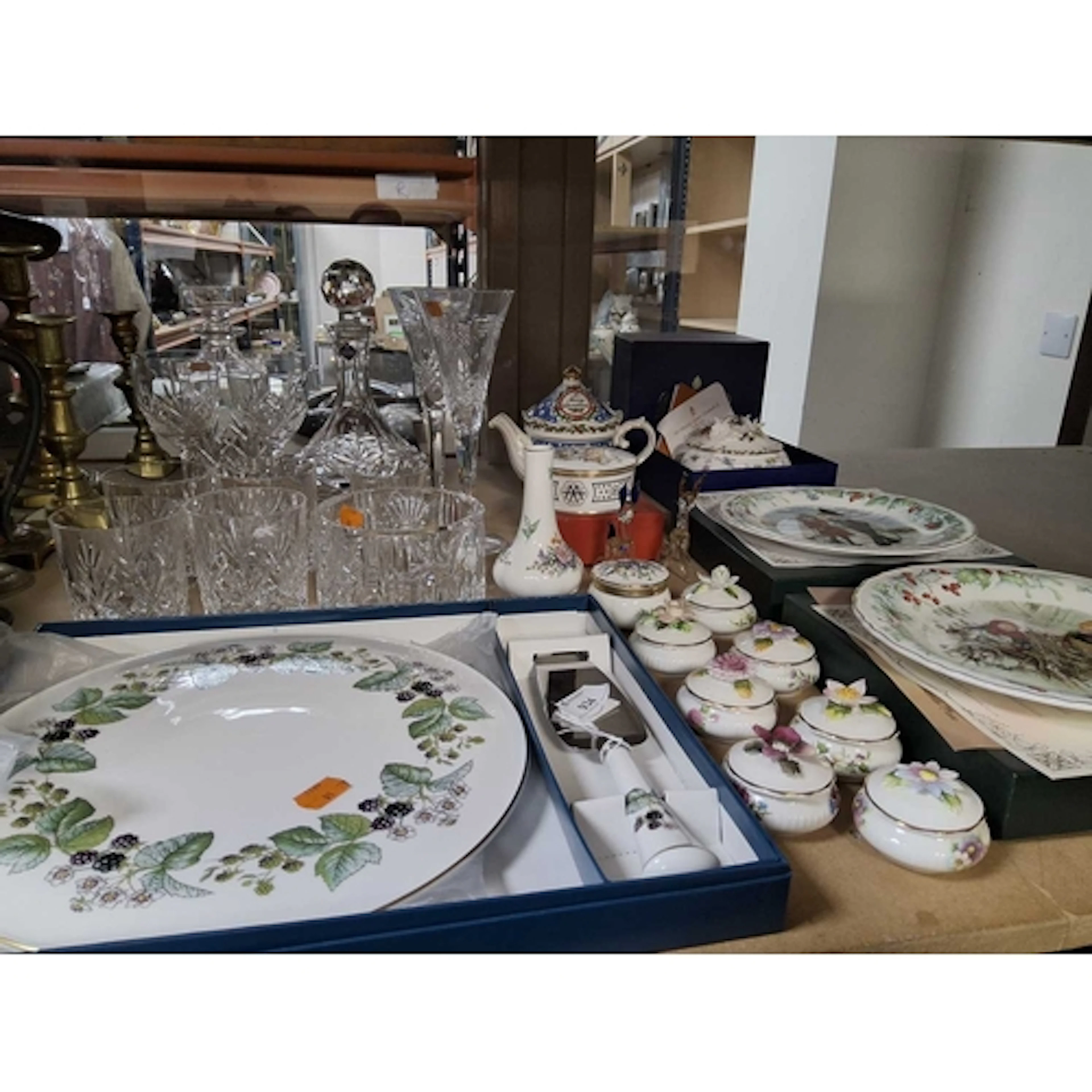 A GROUP OF CERAMICS AND GLASSWARES to include a Waterford Cr...