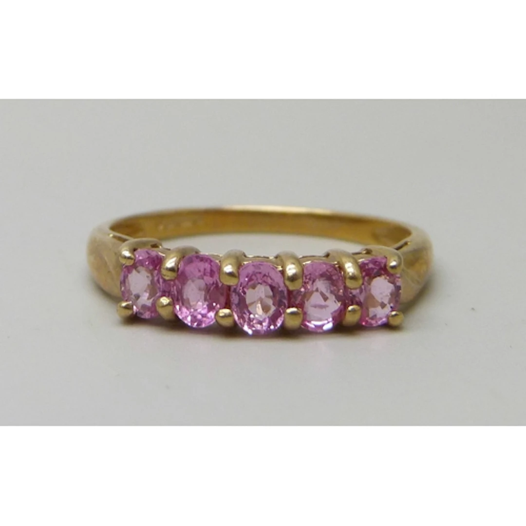 A 9ct gold five stone pink synthetic sapphire ring, 1.8g, P/...