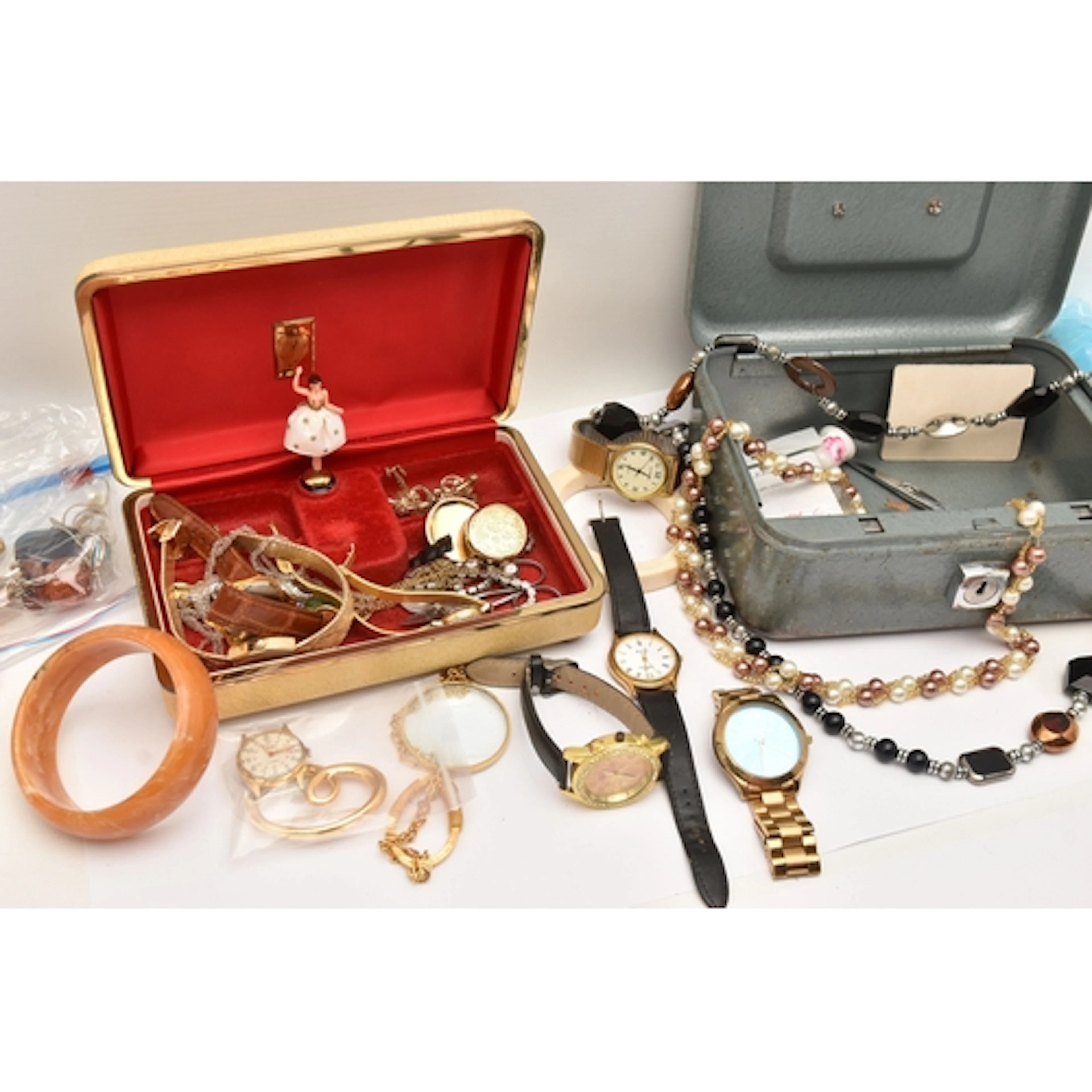 AN ASSORTMENT OF COSTUME JEWELLERY AND WATCHES, to include a...