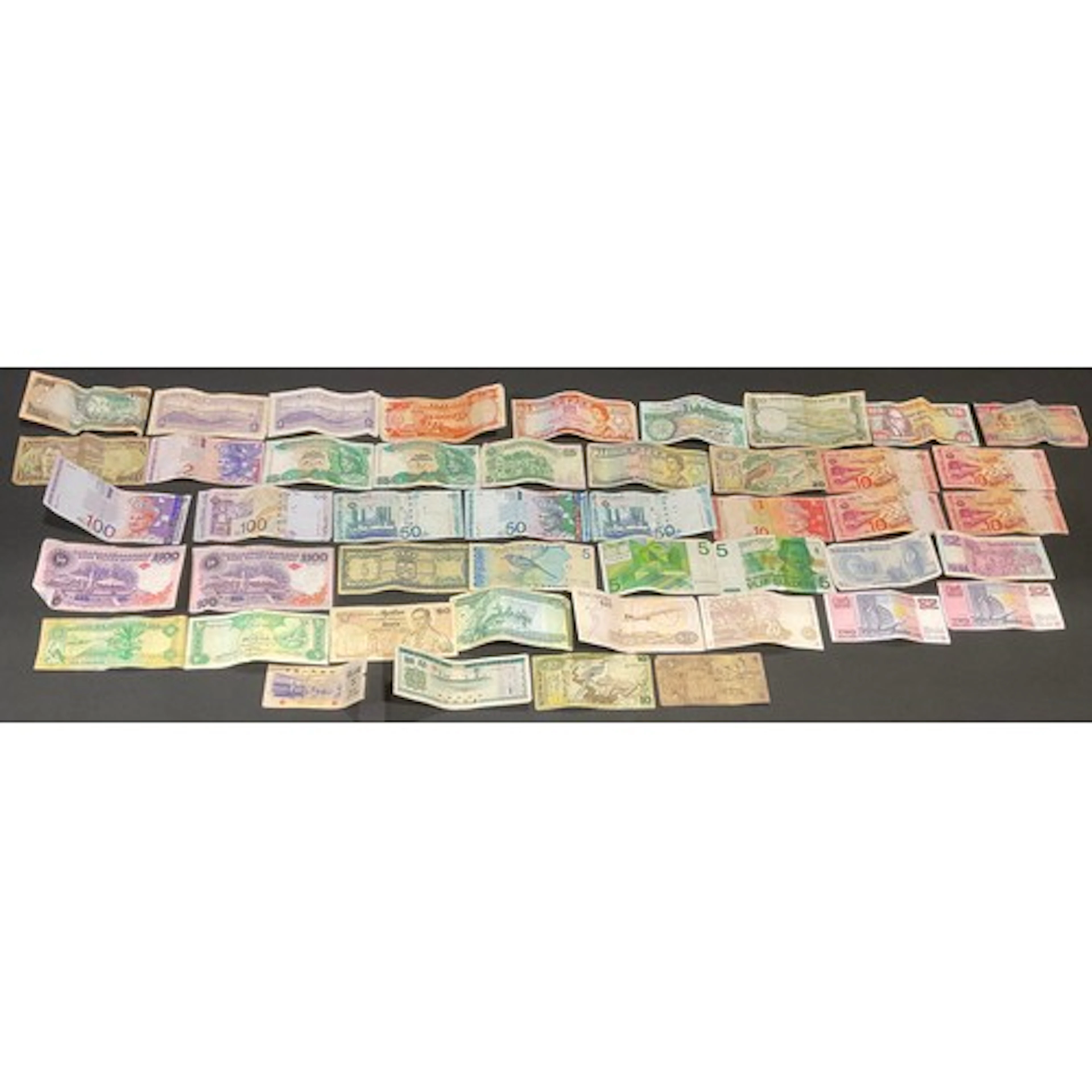 Notaphily – A group of foreign 20th century banknotes, in va...