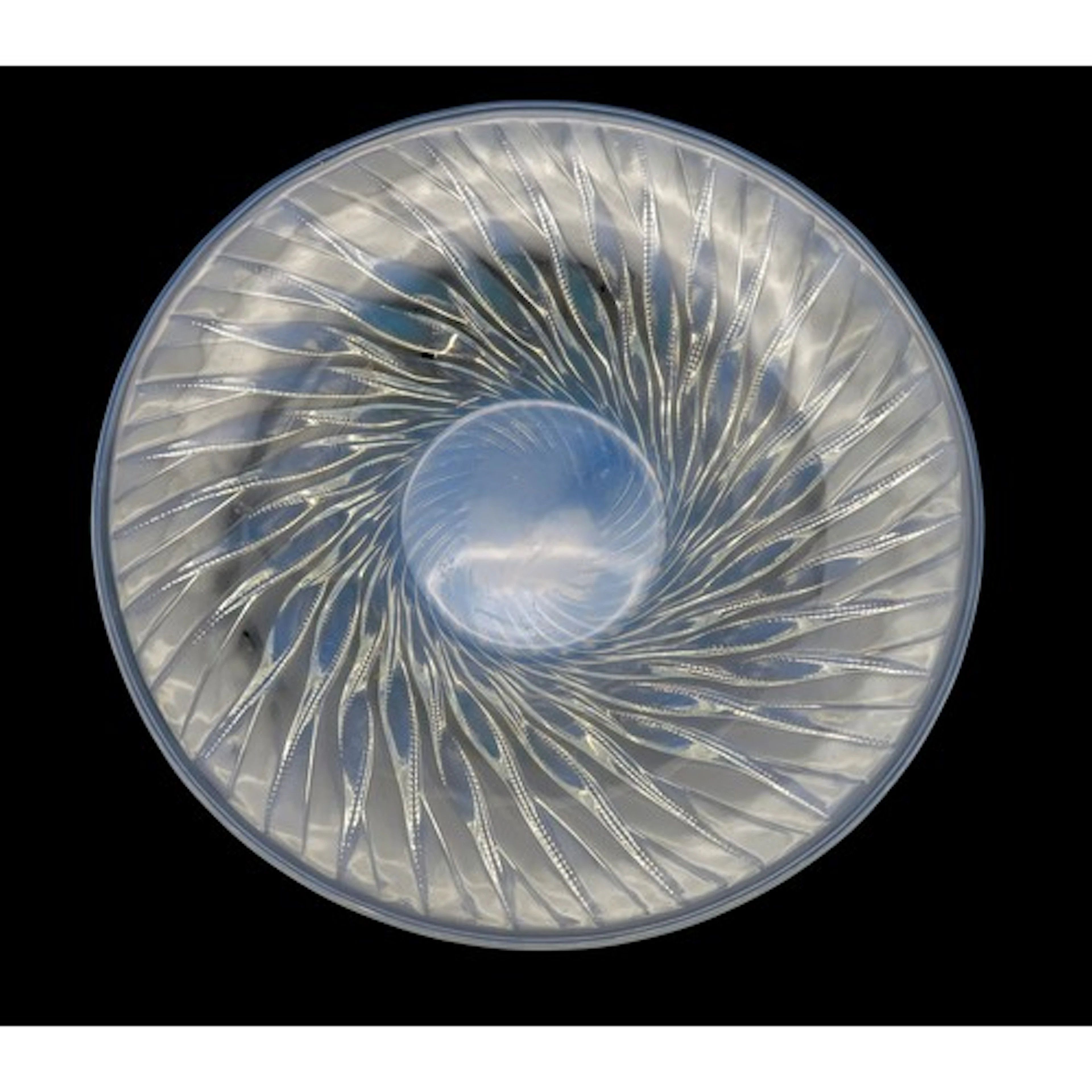RENÉ LALIQUE (1860-1945) An opalescent Algues (seaweed) patt...