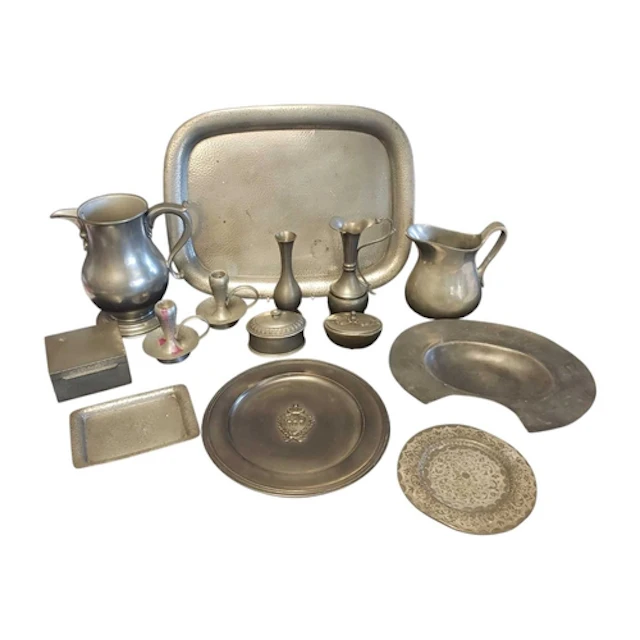 Colection of late 20th century pewter household items. To in...