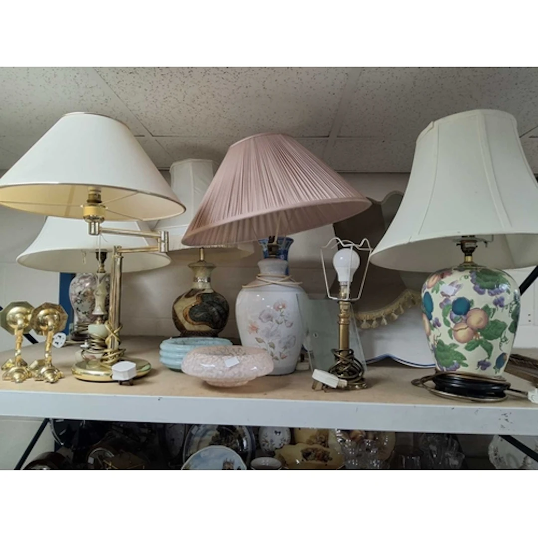 A GROUP OF LIGHTING RELATED ITEMS to include a pair a wall s...