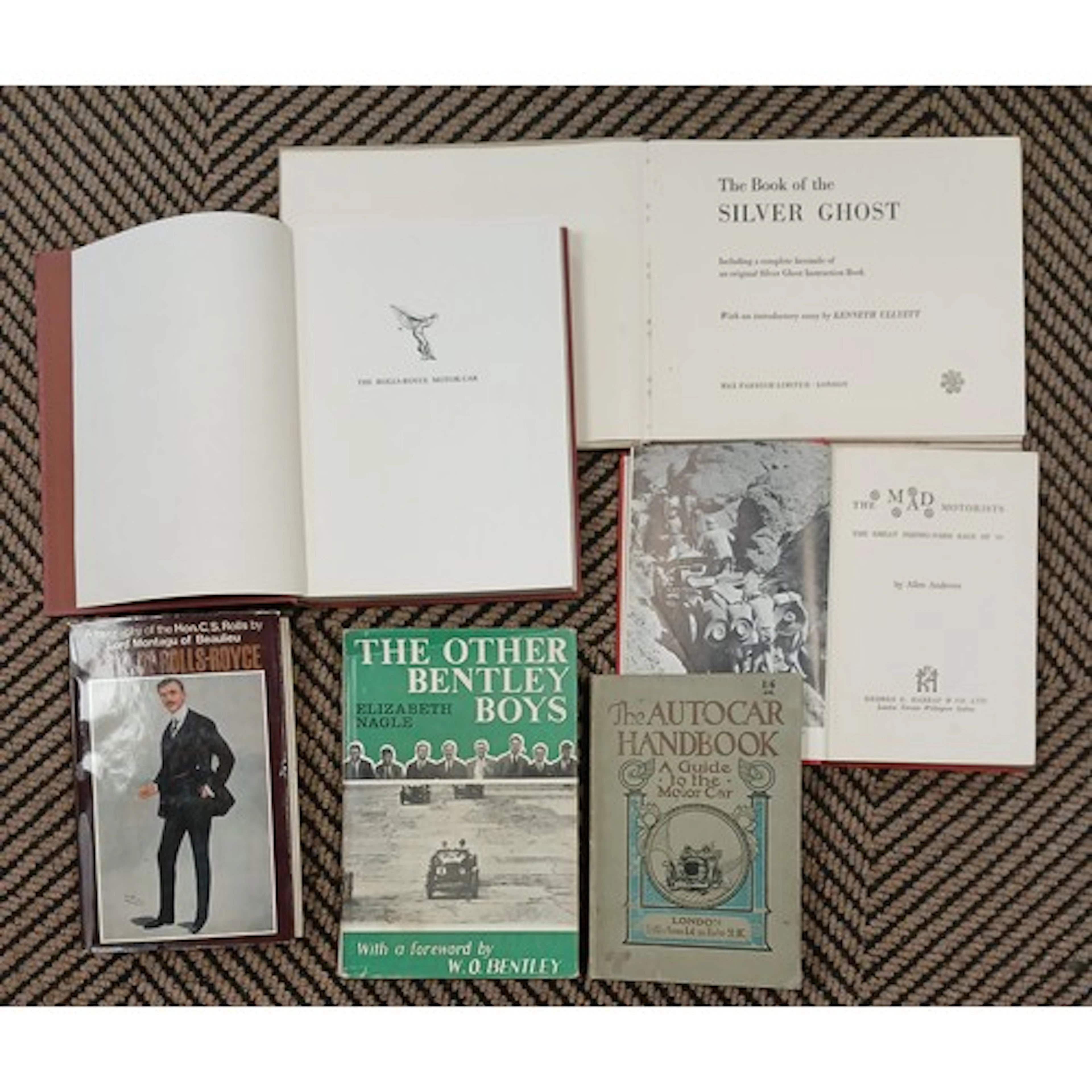 Box of assorted car books to include Rolls Royce, Bentley et...