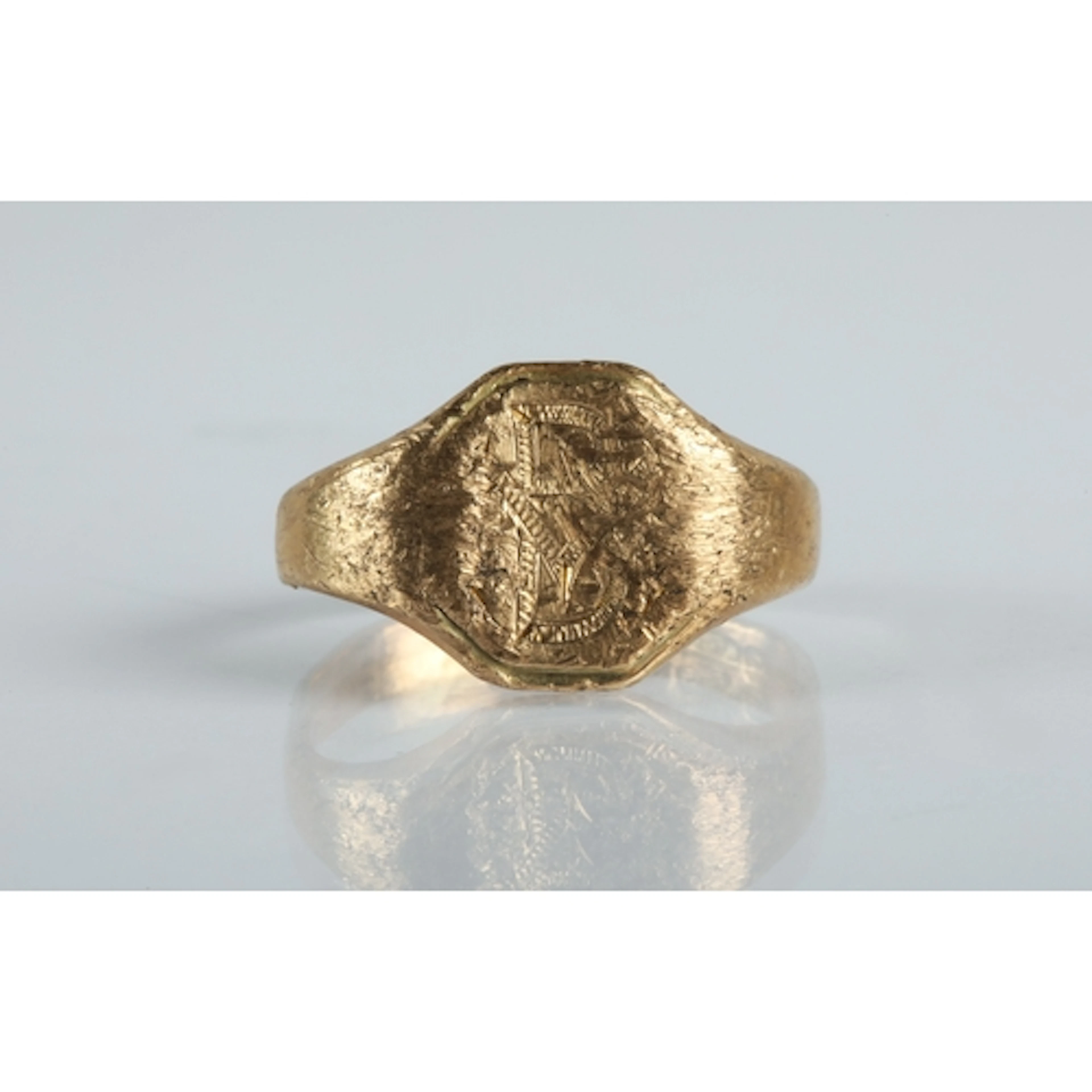 Gents 9ct gold signet ring (heavily damaged), gross weight 4...