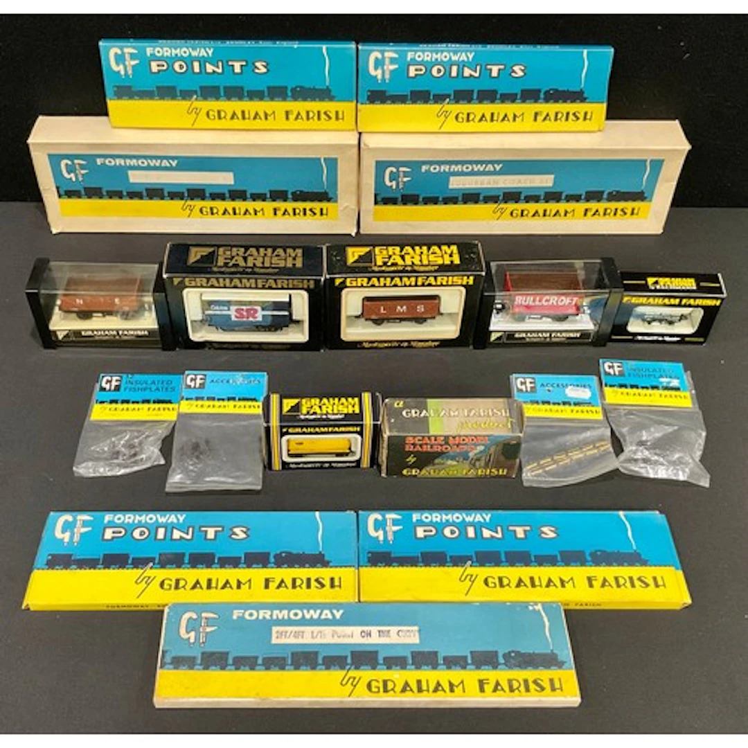 Graham Farish Model Railways - A quantity of Graham Farish m...