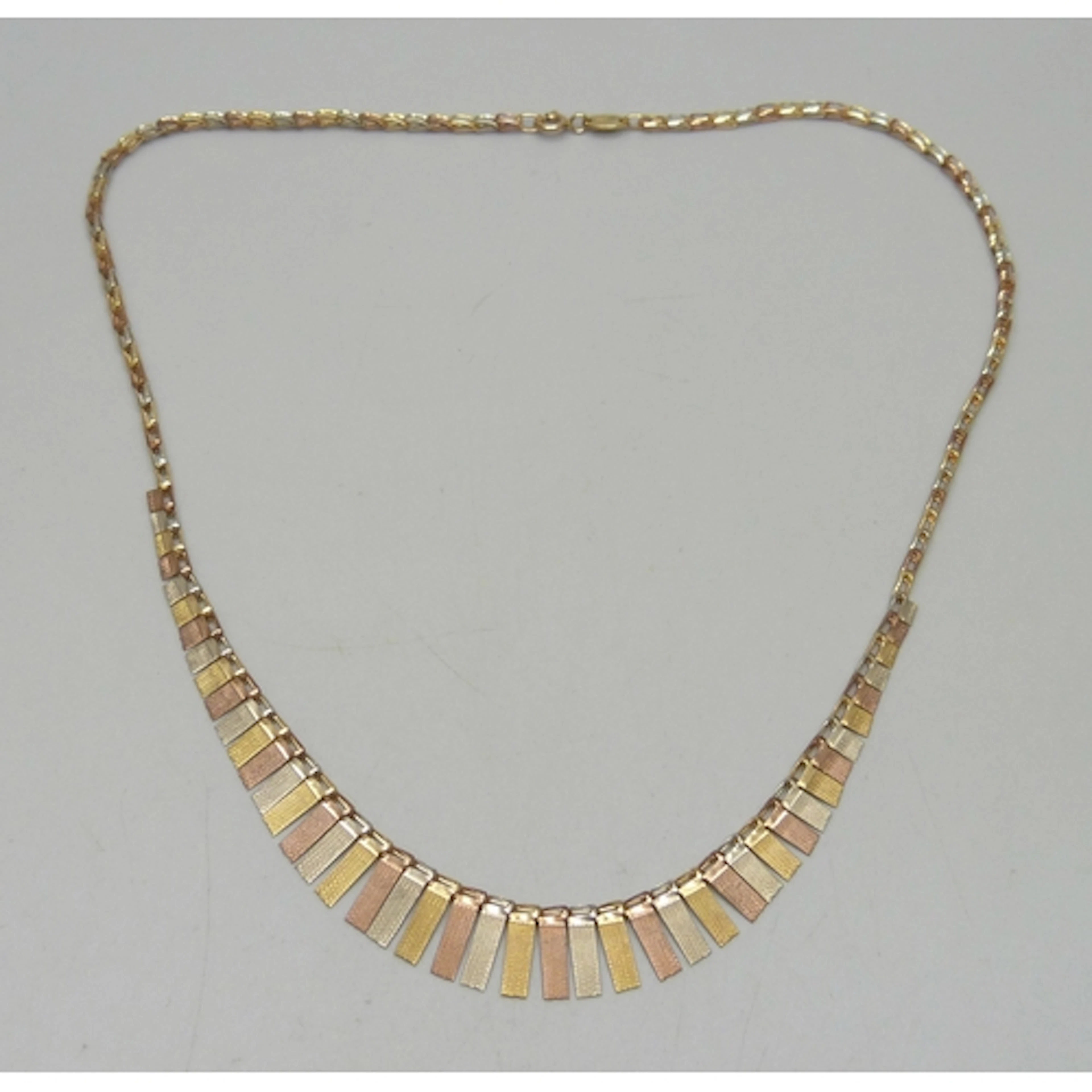 A 9ct gold fringe design necklace, 7.4g, 41.5cm