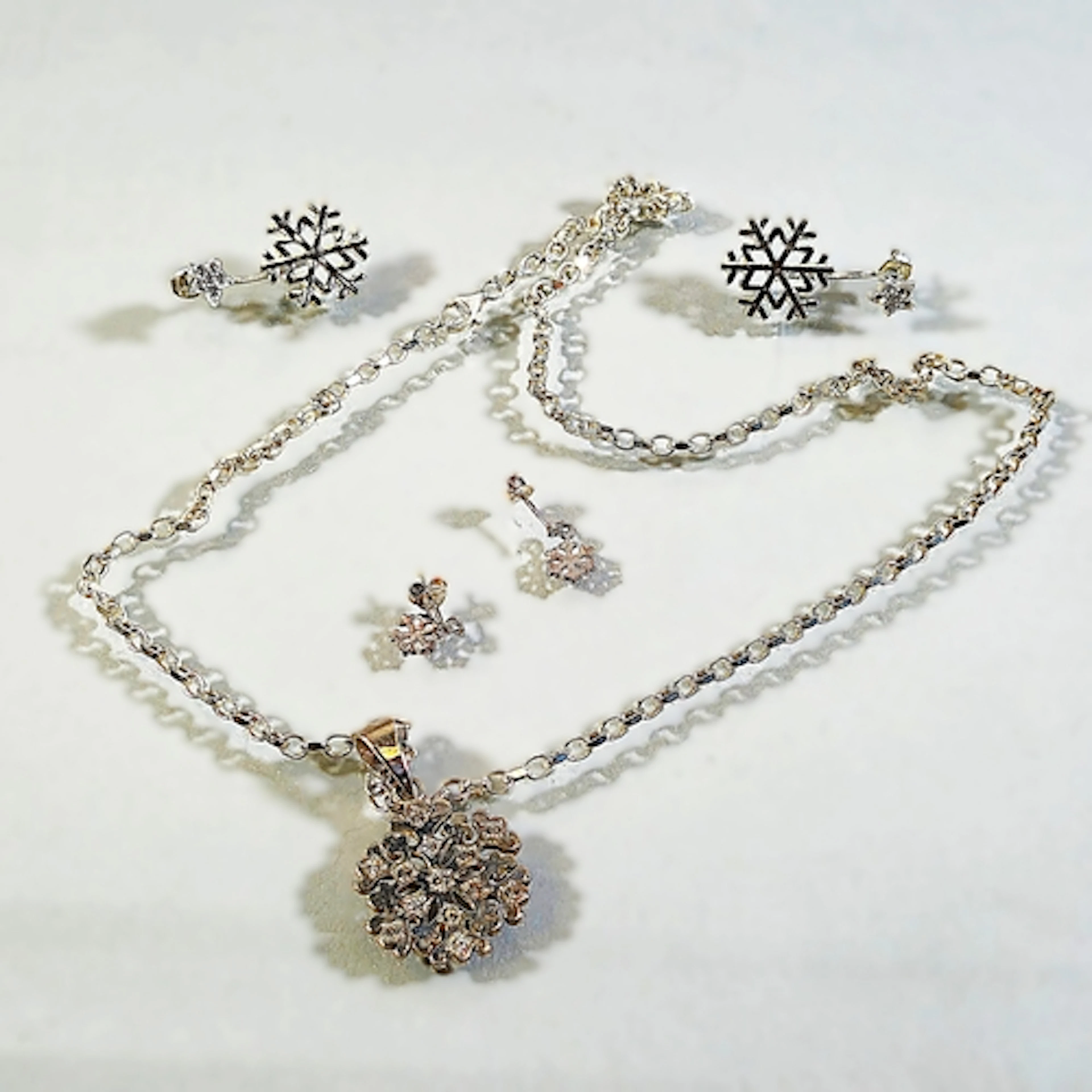 Silver 925 snowflake pendant set with simulated stones on 92...