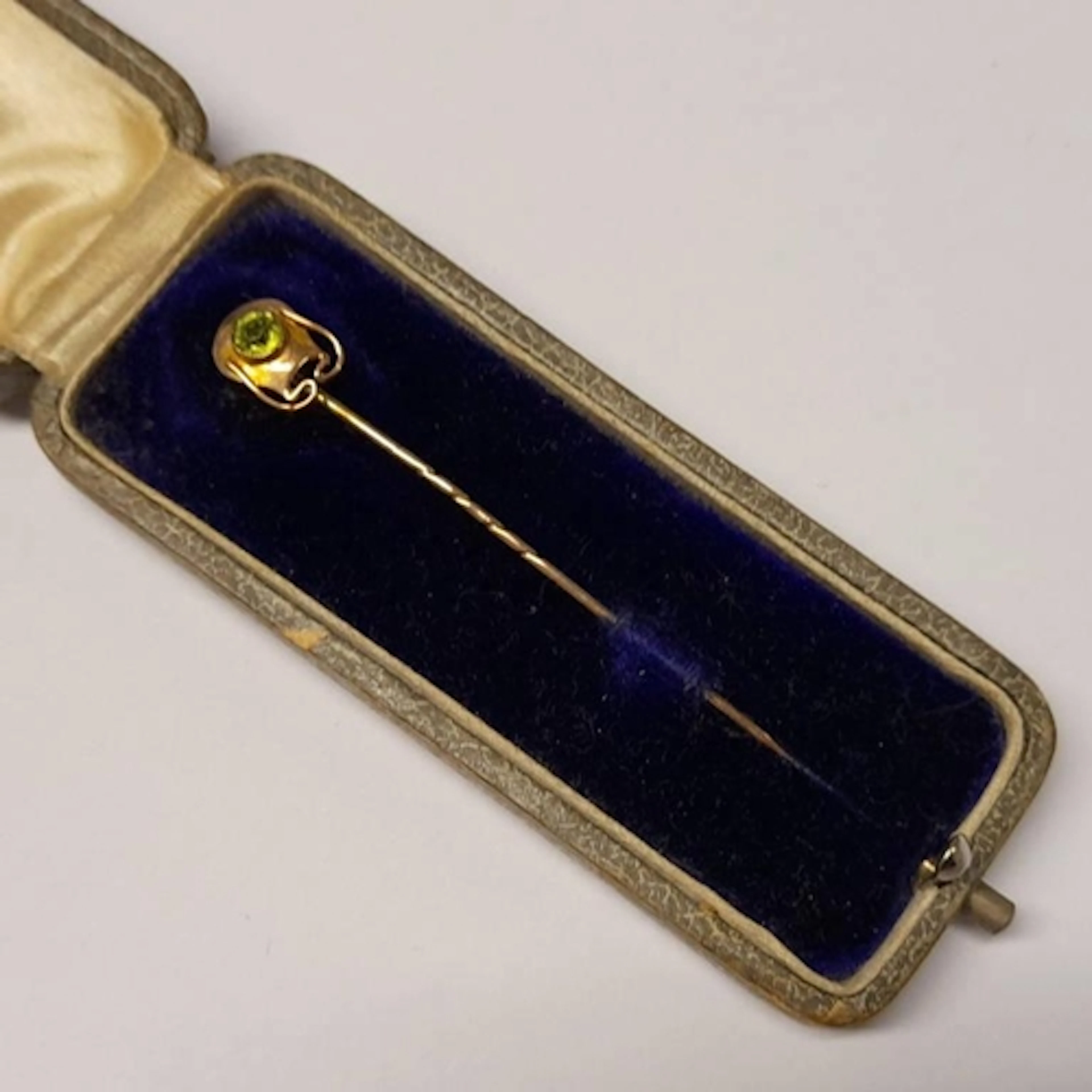 ART NOUVEAU 9CT GOLD PERIDOT STICK PIN BY MURRLE BENNETT, BO...