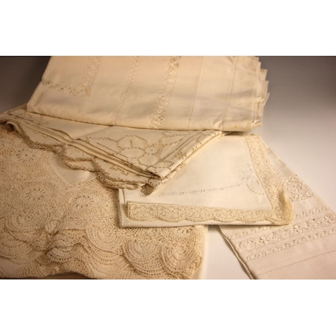 A quantity of white and ivory-coloured table linens, 20th ce...