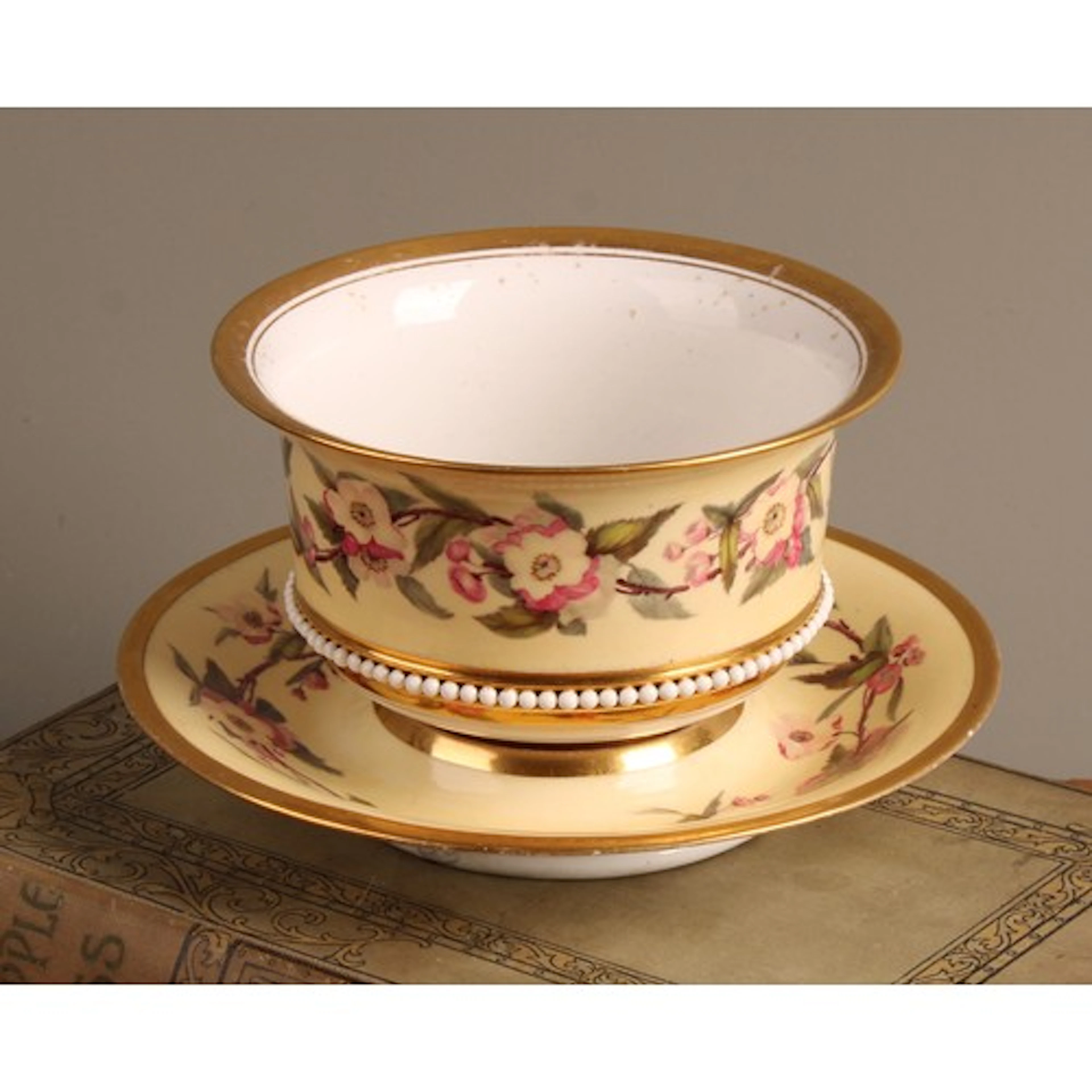 A Worcester Flight, Barr & Barr scarce trembleuse tea bowl a...