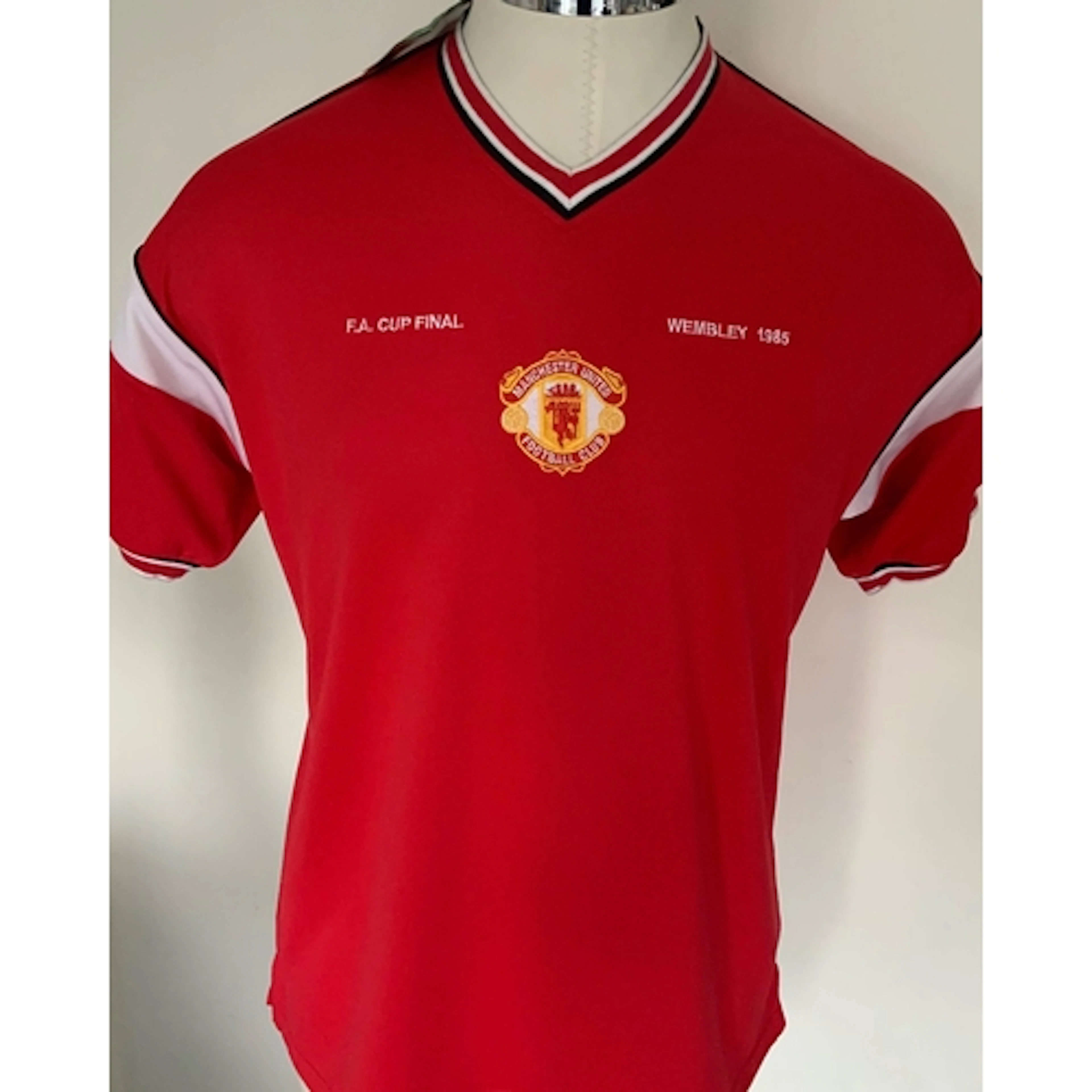Manchester United 1985 FA Cup Final Football Shirt: Brand ne...
