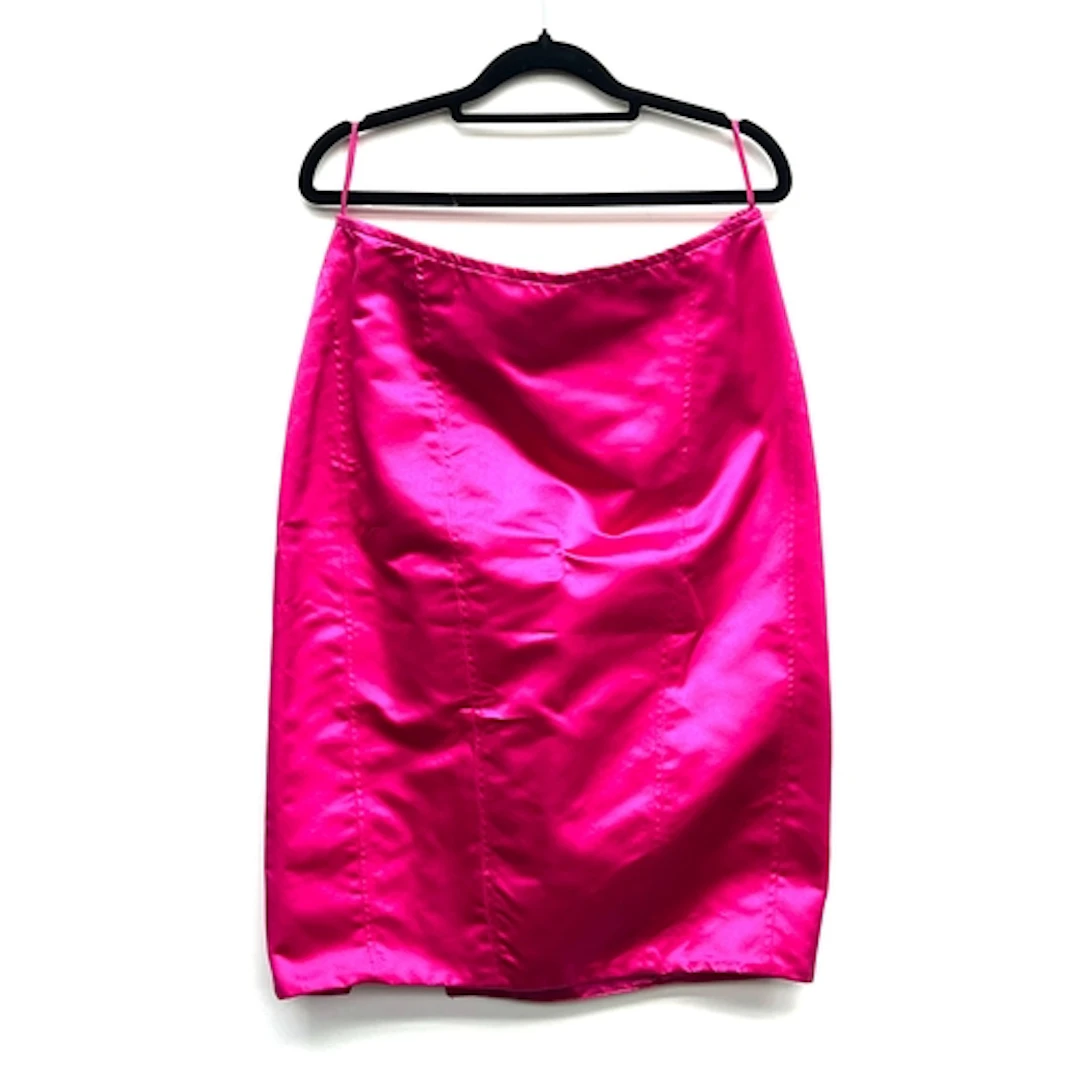 A Gucci hot pink silk blend skirt, size 46
