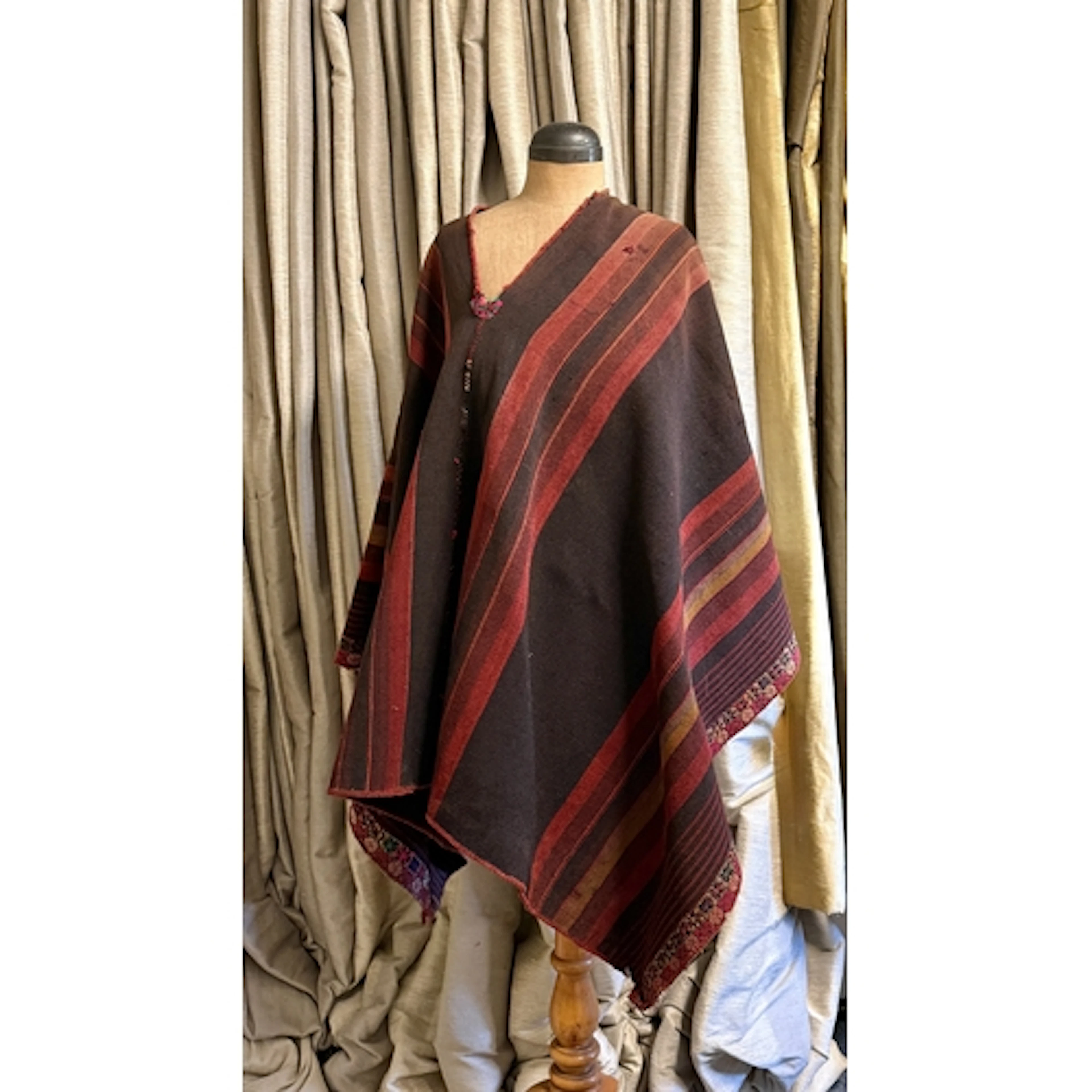 A quantity of various textiles and fabric lengths - includin...