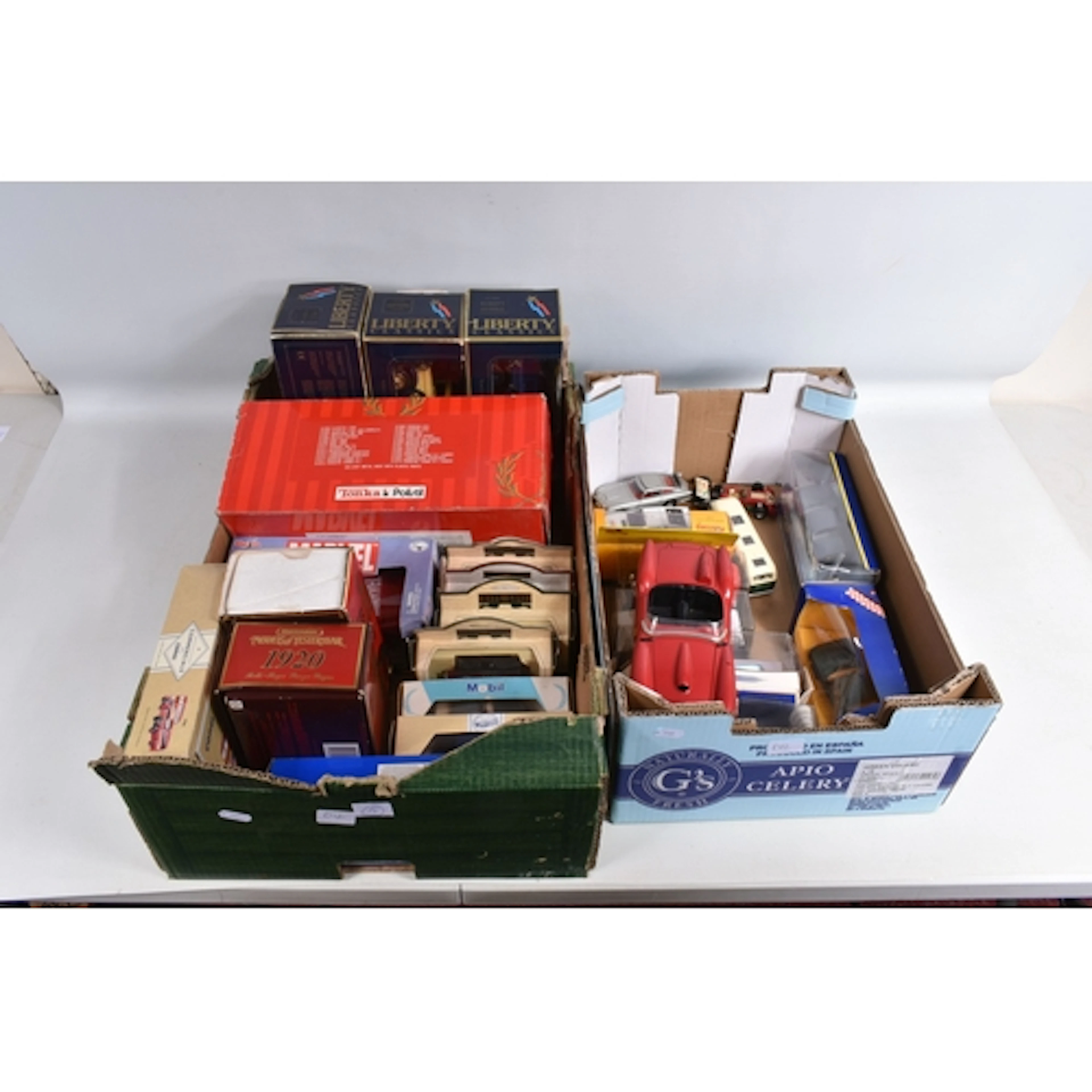 A COLLECTION OF VARIOUS SCALE BOXED AND UNBOXED MODERN DIECA...