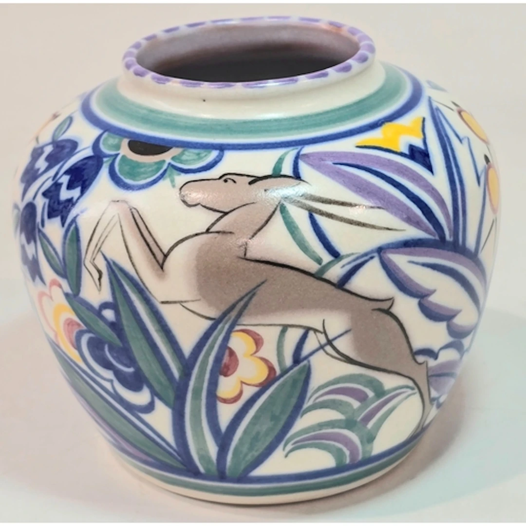 Poole Pottery shape 402 TZ pattern (leaping Gazelle) vase de...