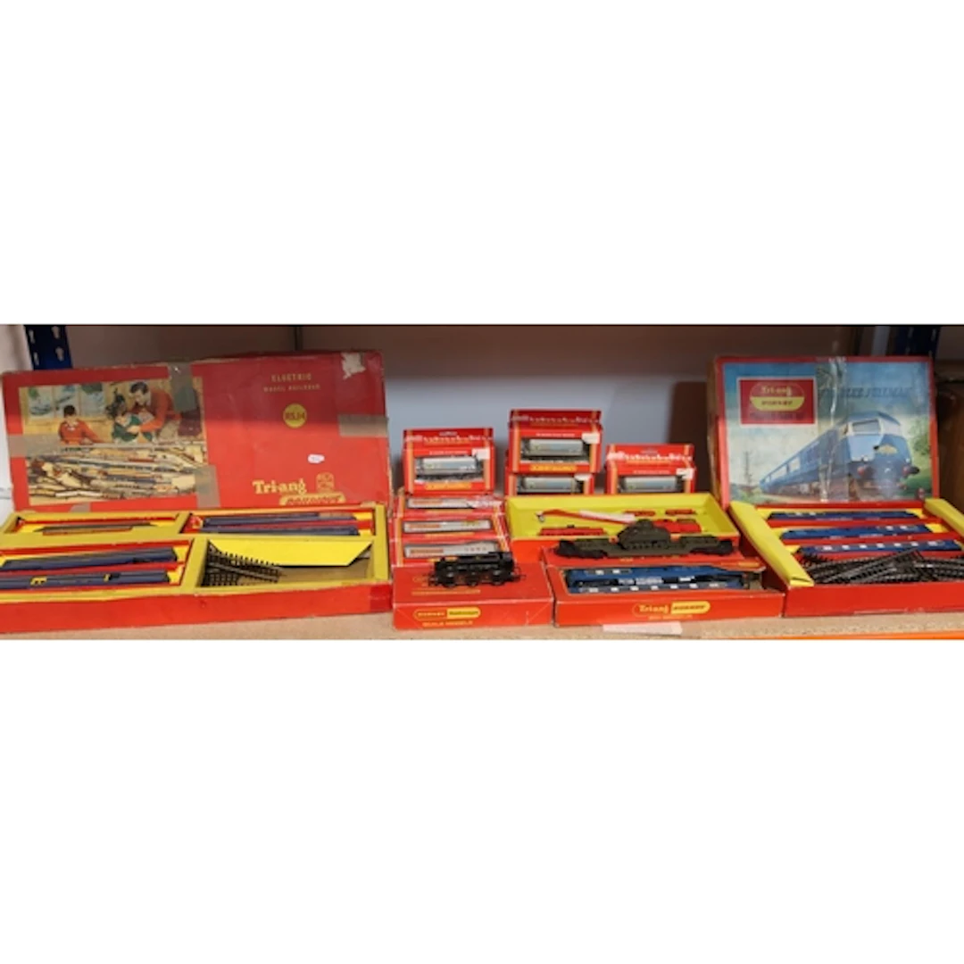 Triang Hornby OO gauge model railways to include The Blue Pu...