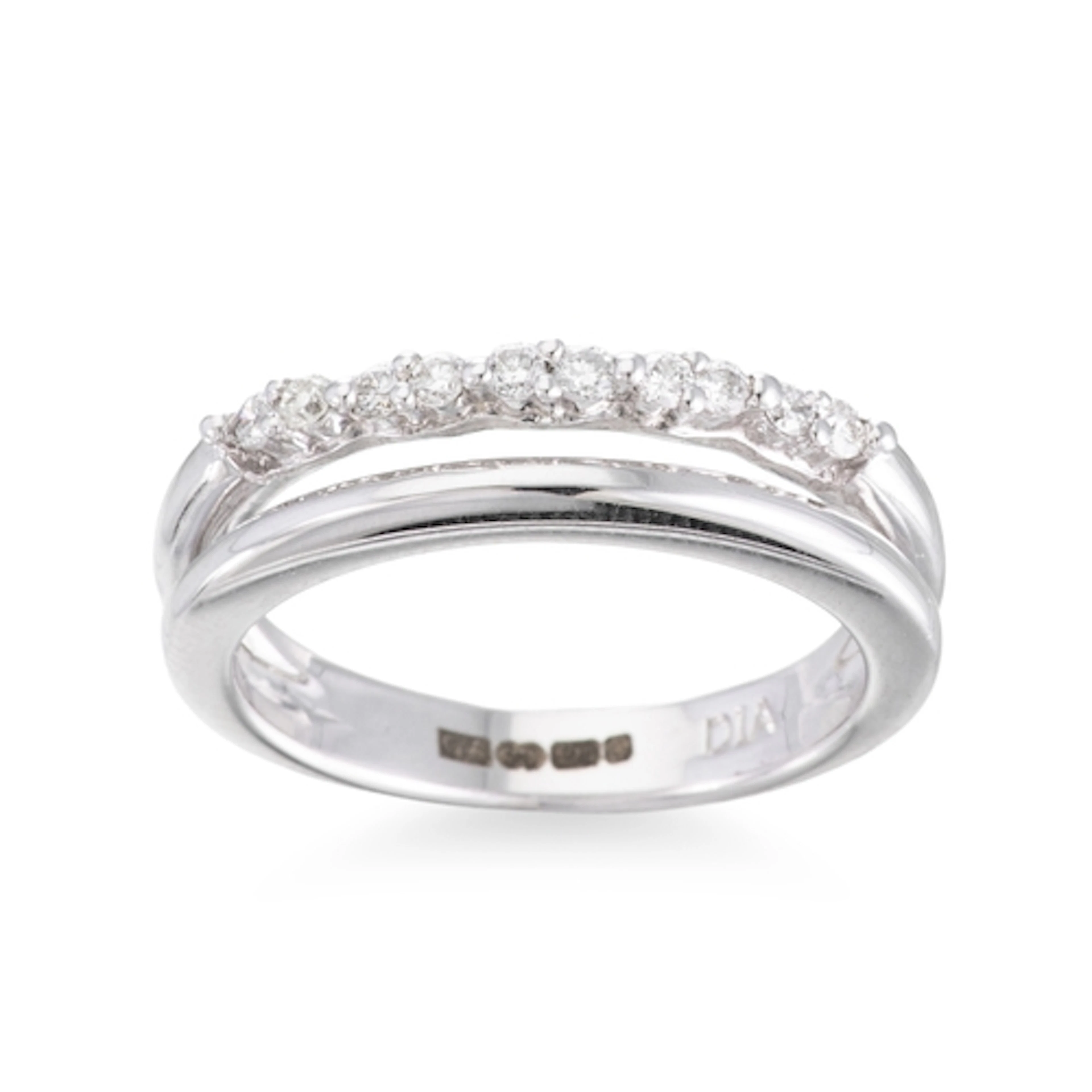A DIAMOND CLUSTER RING, split band design, mounted in 9ct wh...