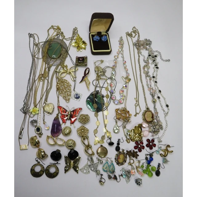 Costume Jewellery incl. 80s gold tone clip on earrings, gold...