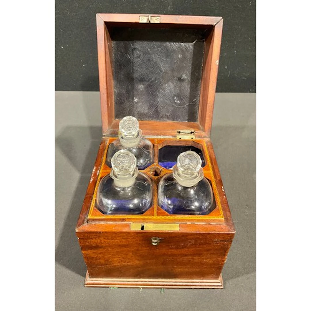 A George III mahogany decanter box, decorated with a geometr...