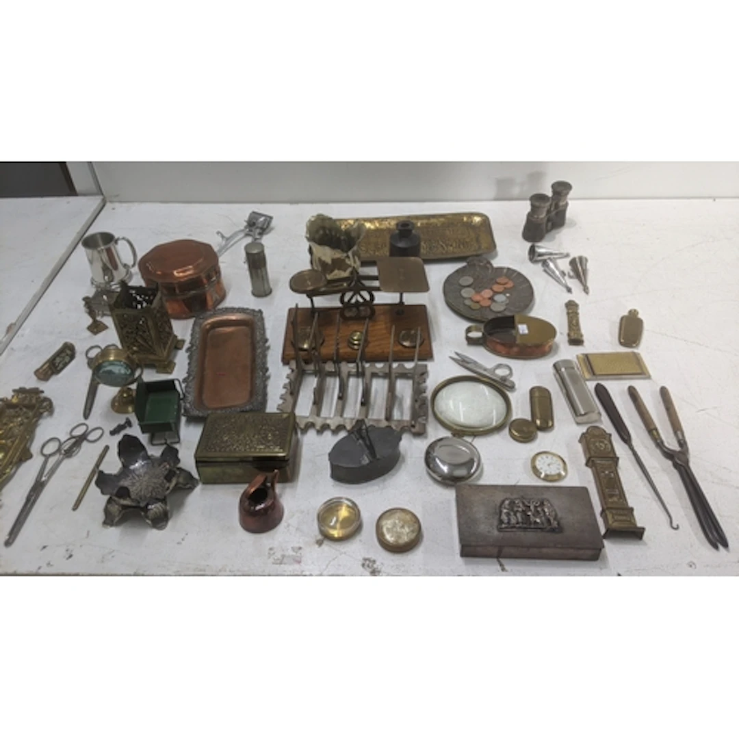 Collectable metalware to include a pewter cigarette box, a b...