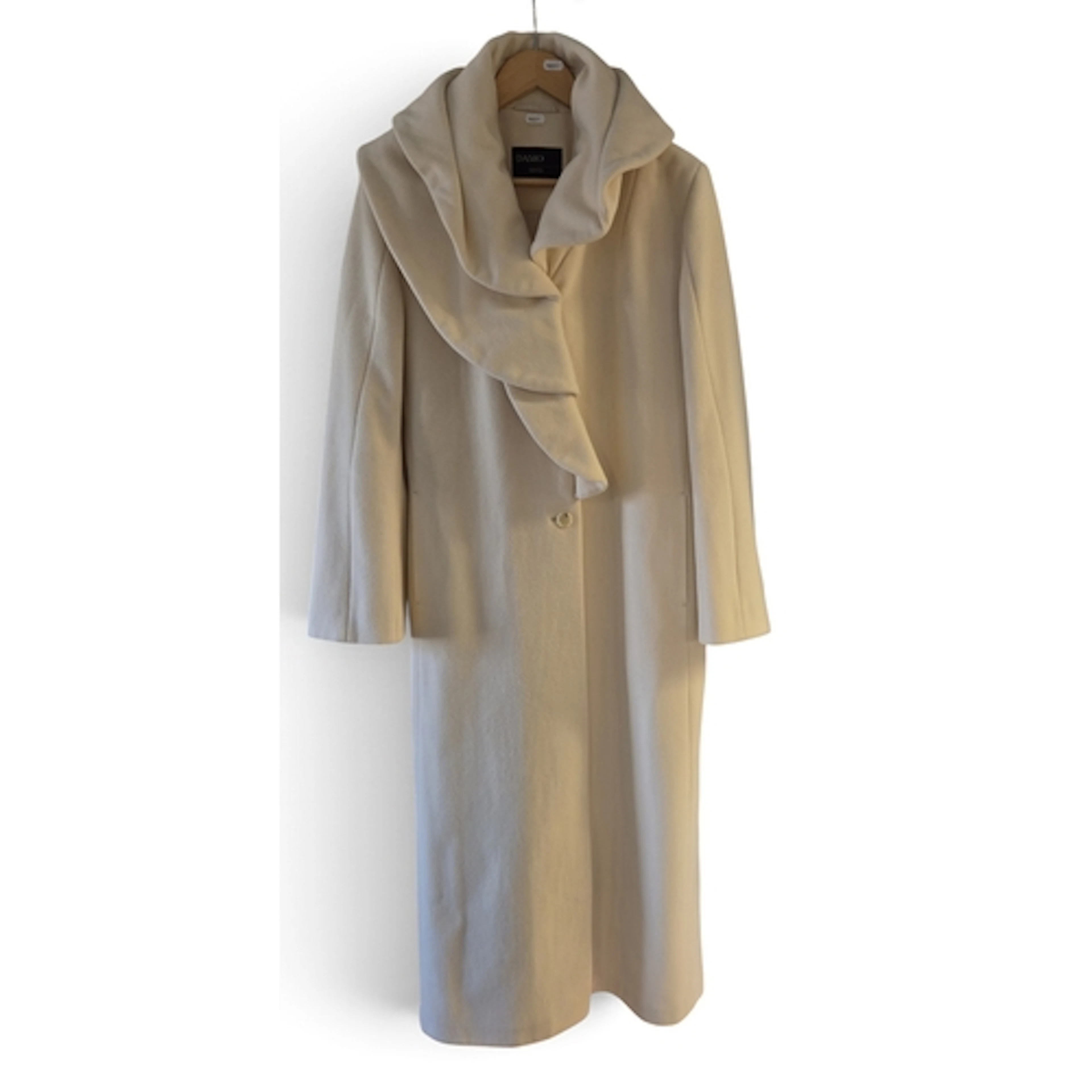 A Damo Wool and Cashmere mix Ivory coloured ladies Coat, app...