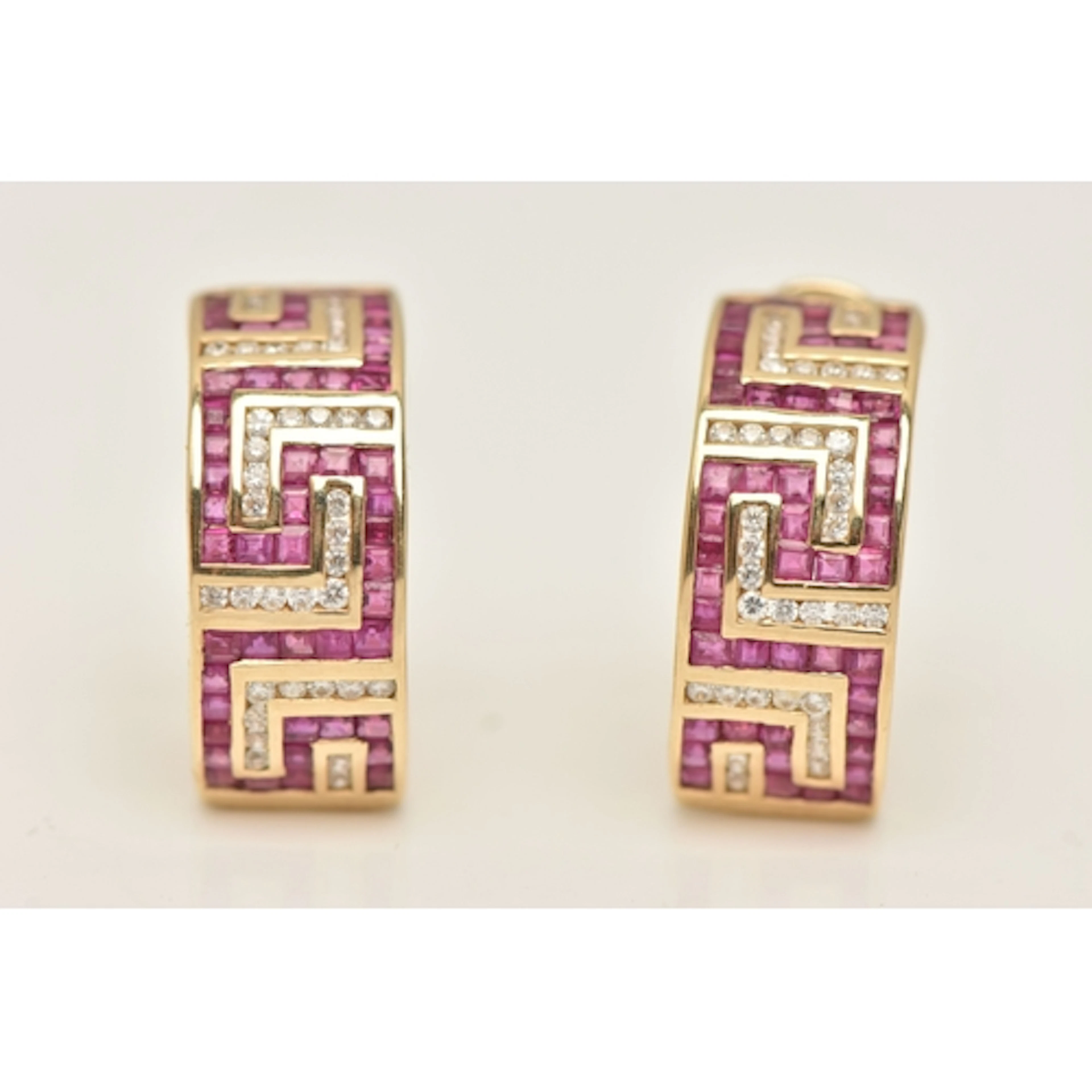 A PAIR OF YELLOW METAL GEM SET EARRINGS, each earring design...