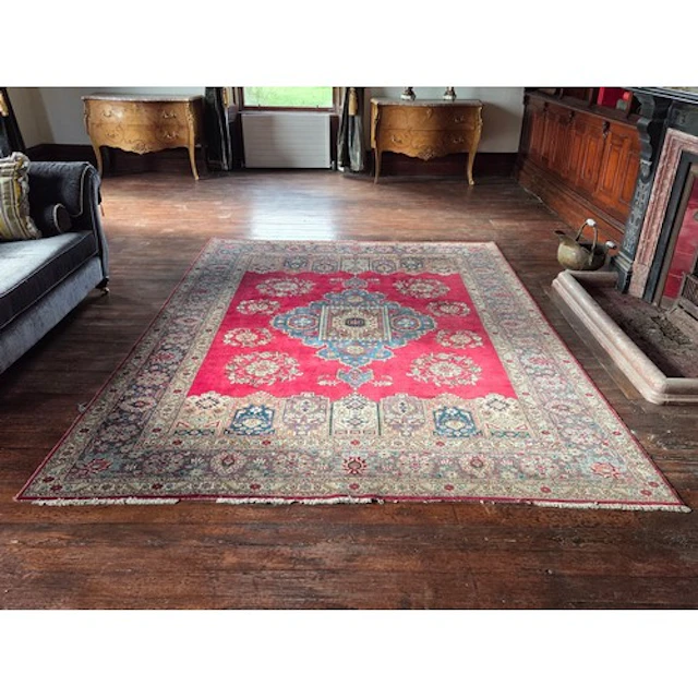 A large Persian Red ground Persian Kashan Carpet with large ...