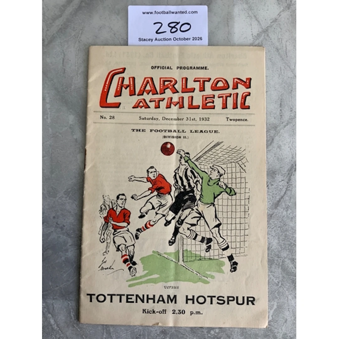 32/33 Charlton v Tottenham Football Programme: Very good con...