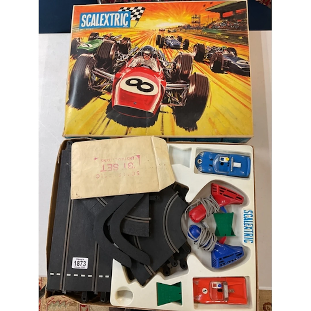 Good condition Scalextric Set 31.