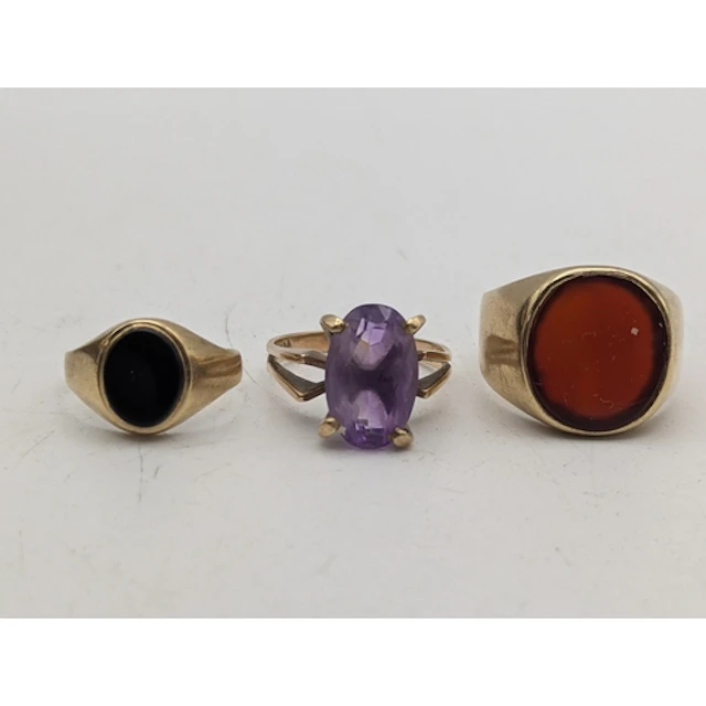 Three 9ct gold stone set rings to include a signet style gen...