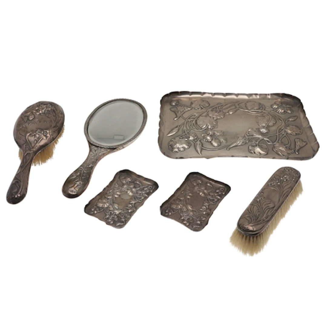 AN EDWARDIAN ART NOUVEAU SILVER SIX PIECE DRESSING TABLE SET...