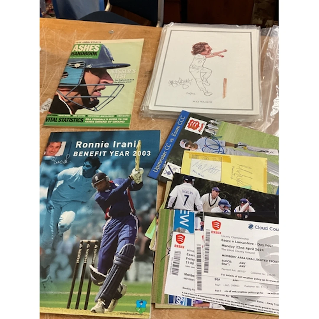 Essex County Cricketers autographs on programmes, tickets et...