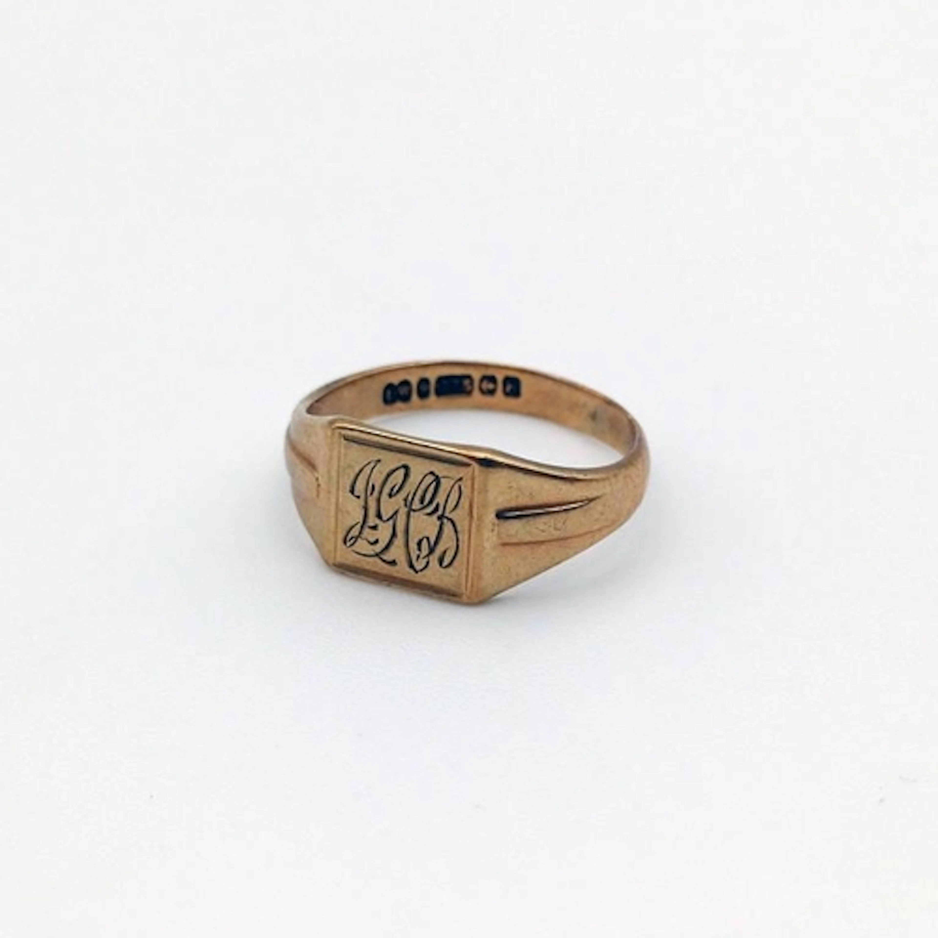 9CT GOLD SIGNET RING - 2.2G, RING SIZE M