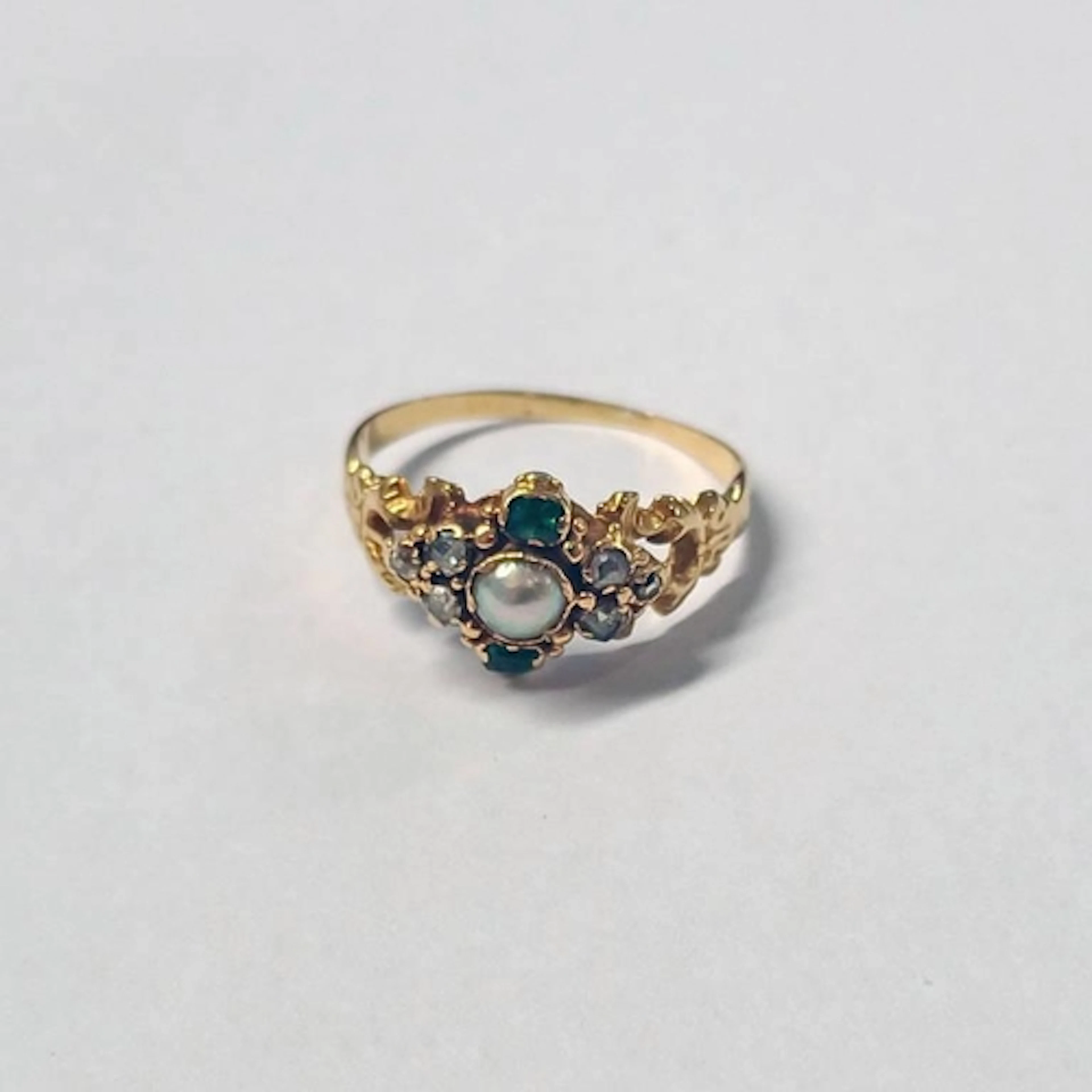 19TH CENTURY GOLD, PEARL, & DIAMOND EMERALD SET RING, THE CE...