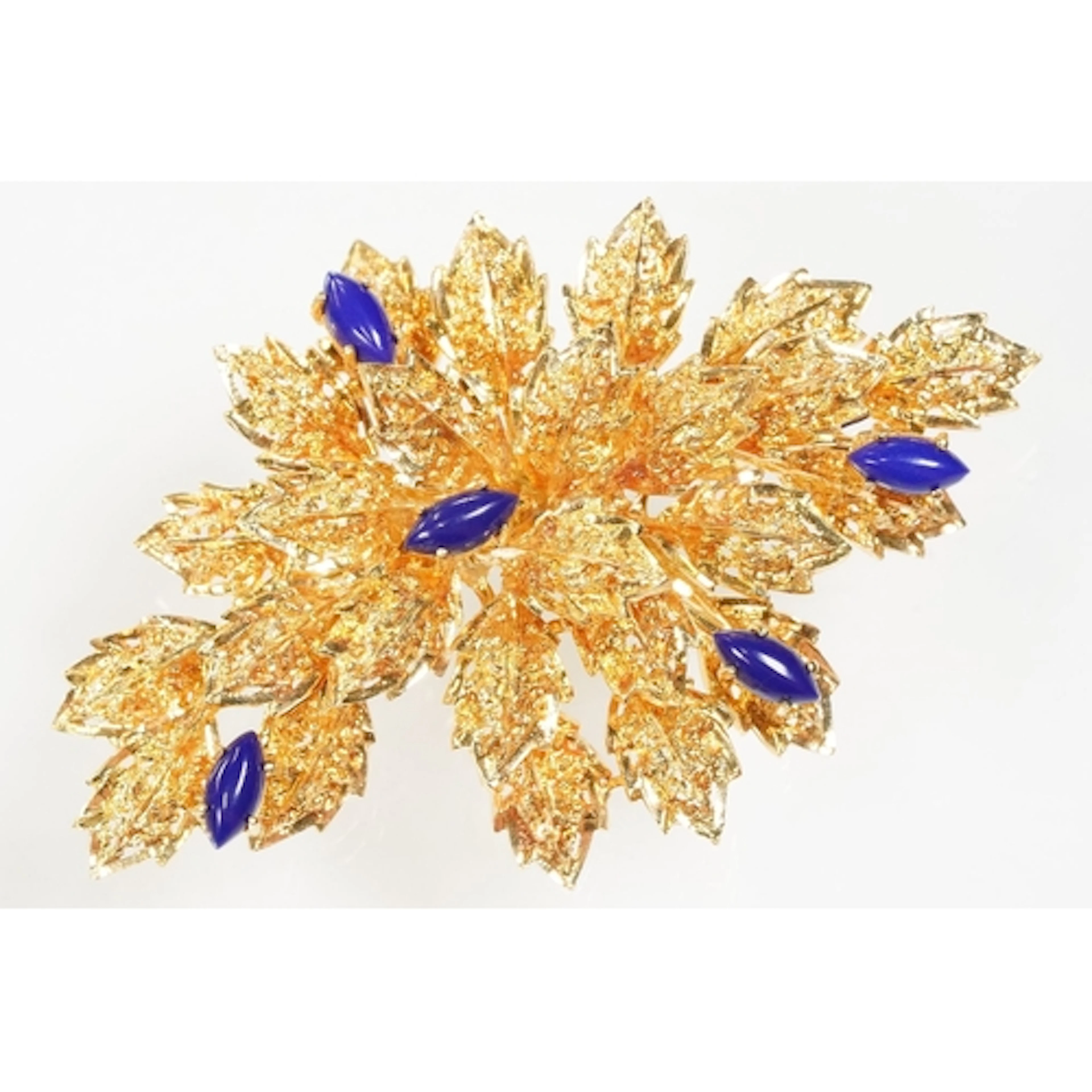Mid 20th Century 18ct gold brooch having layered pierced lea...