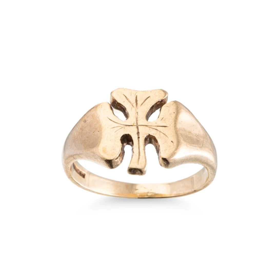 A 9CT GOLD SHAPED SIGNET RING, 6.5 g, size Q
