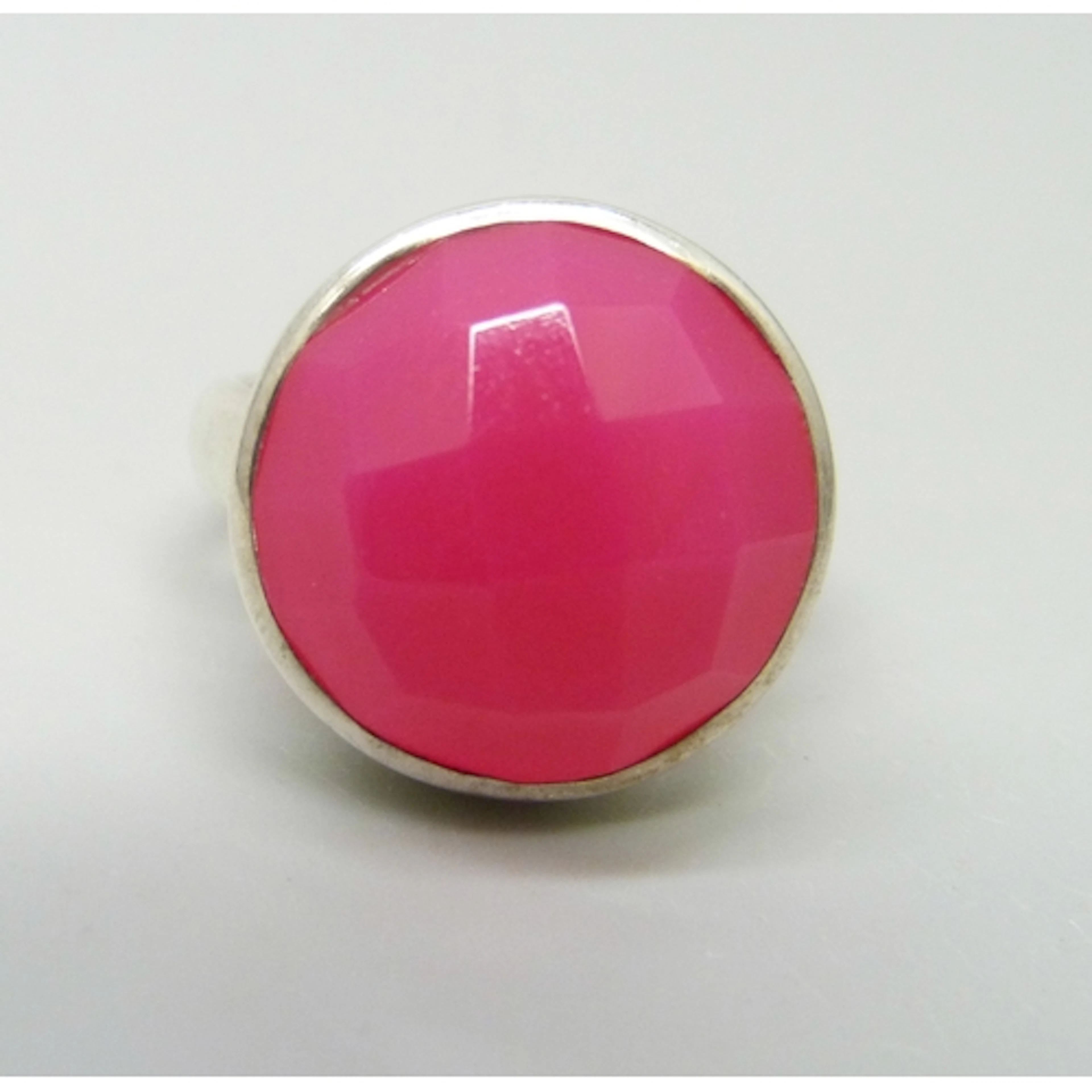 A TGGC silver and faceted hot pink quartz ring, 1.5cm stone,...