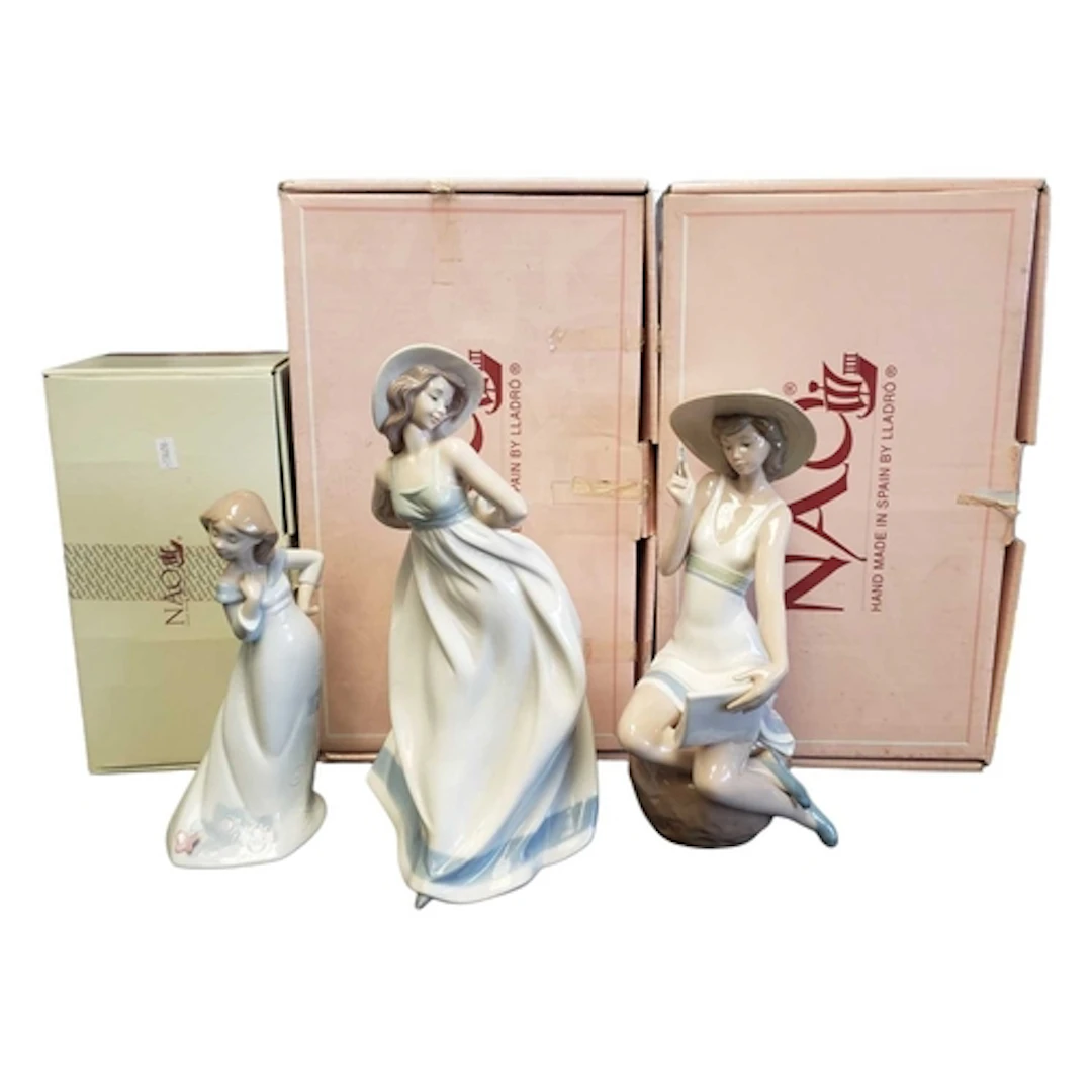 Nao for Lladro - Collection of three boxed Spanish porcelain...
