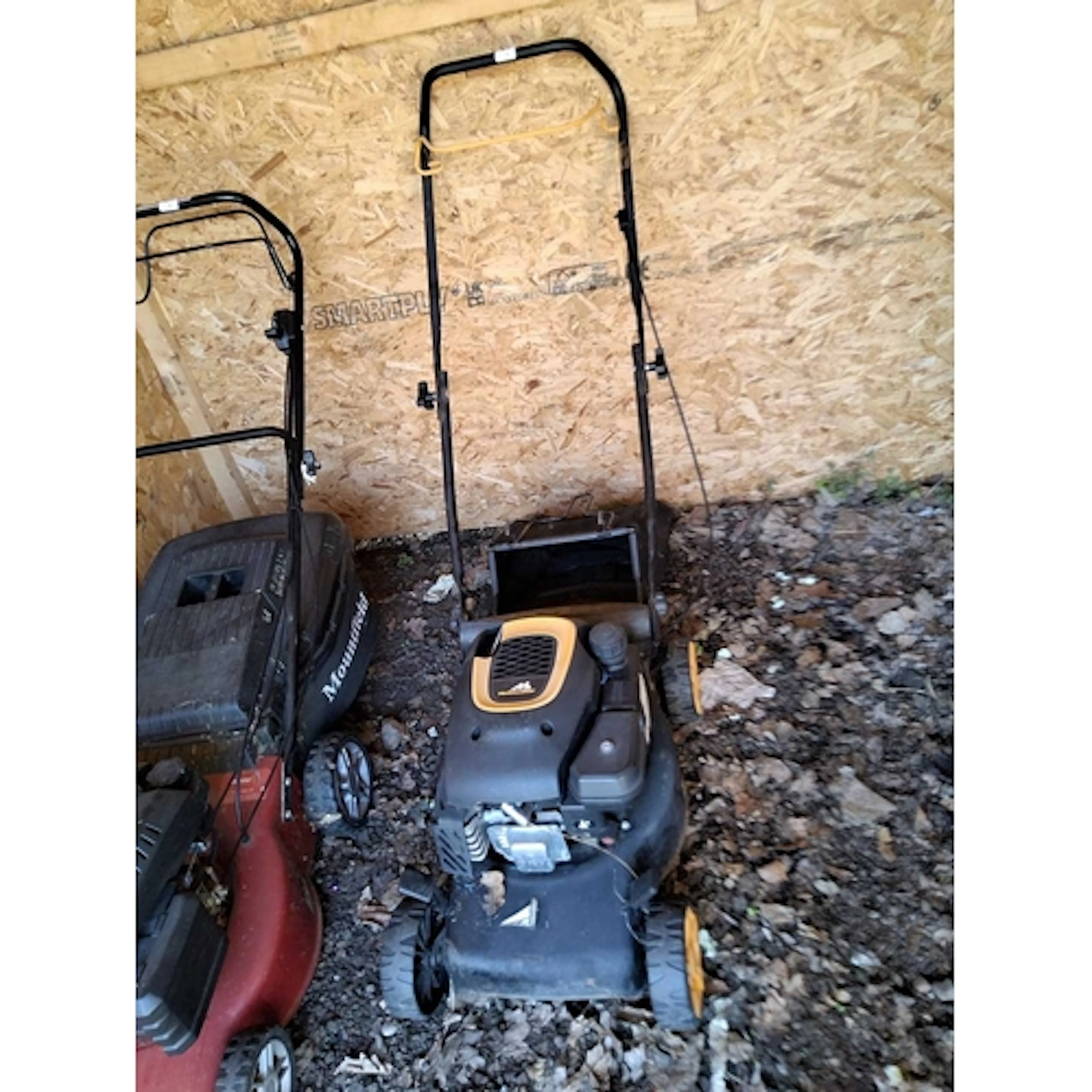 A McCULLOCH PETROL LAWN MOWER with grassbox engine pulls fr...