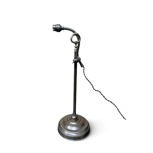 A BRASS DESK LAMP 43cm H