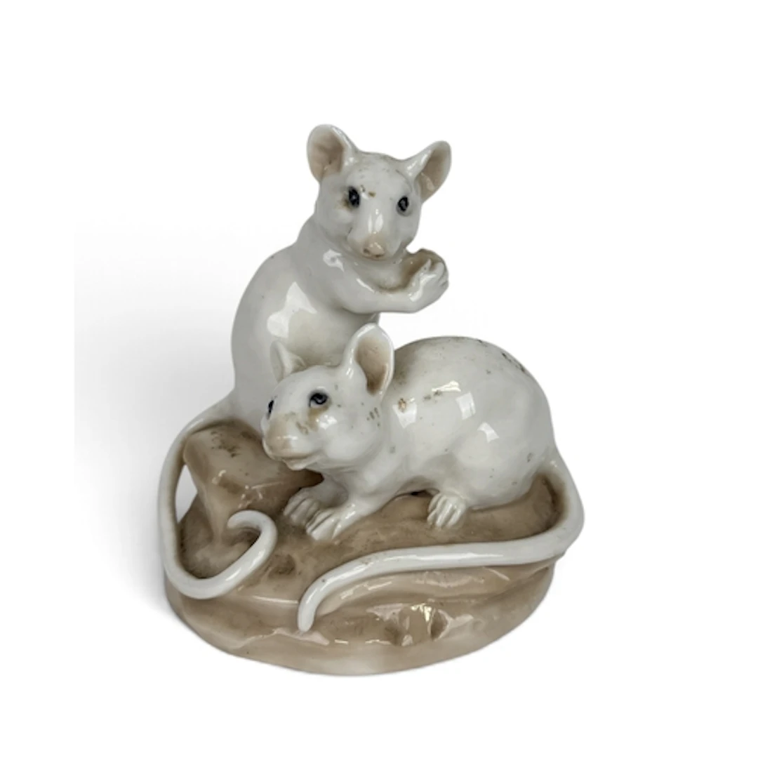 A GERMAN PORCELAIN GROUP OF TWO MICE 8cm H