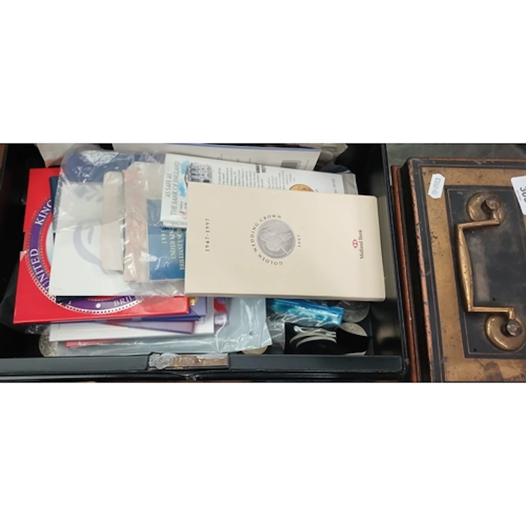 An empty cash tin and a tin of assorted GB coins to include ...